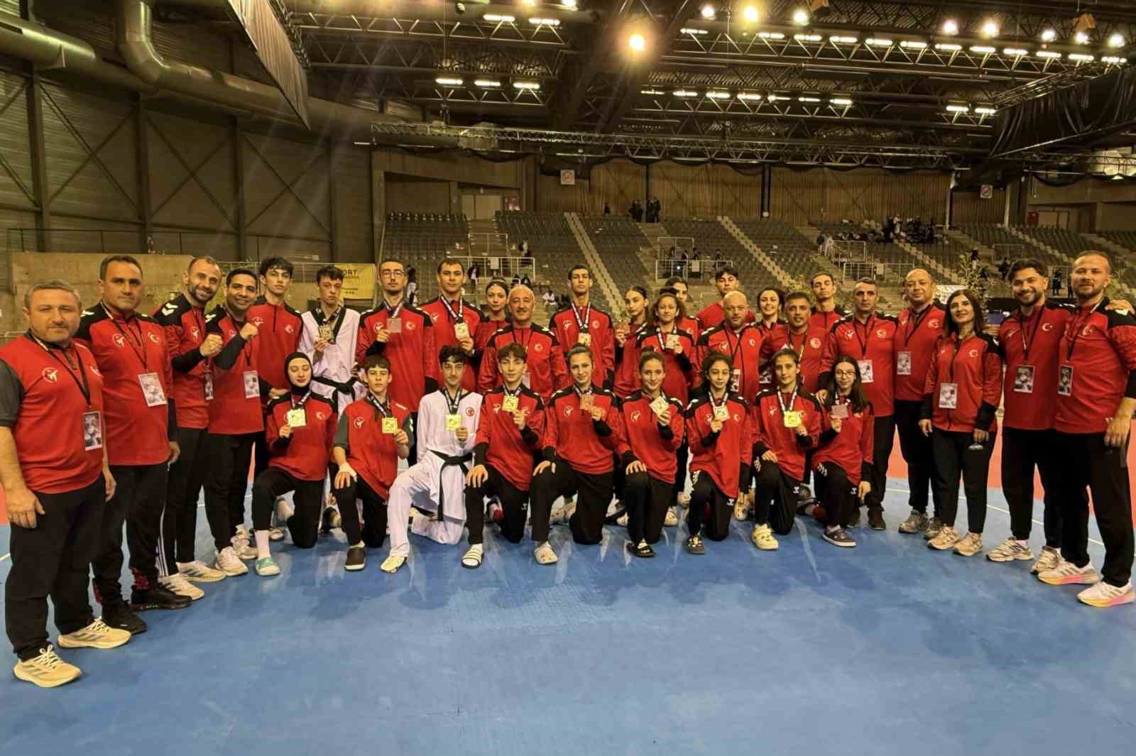 Milli taekwondoculardan Belçika’da 30 madalya birden
Milli taekwondoculardan Belçika’da 30 madalya birden