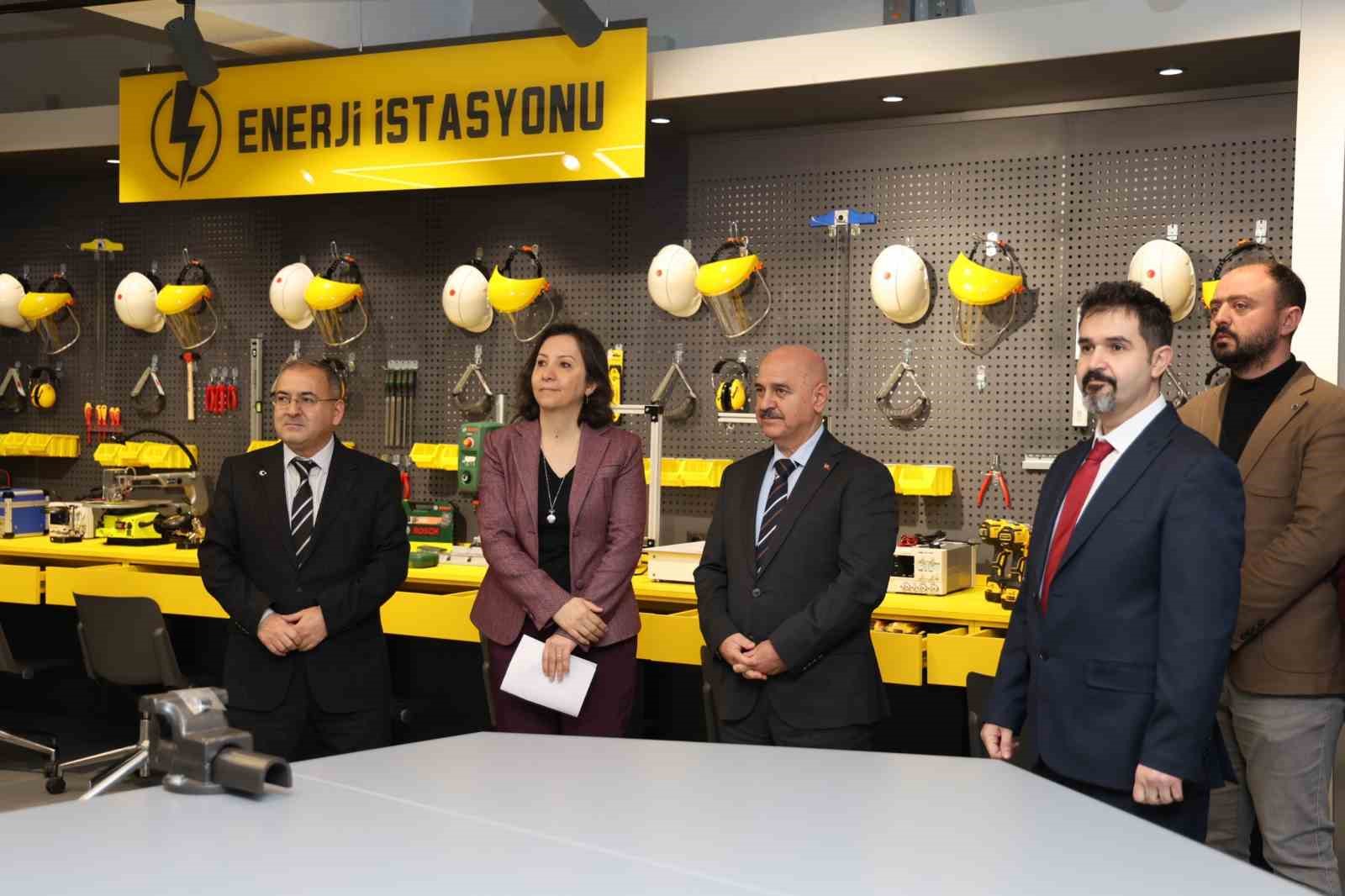 Milli teknoloji atölyesi Düzce Üniversitesi öğrencilerinin hizmetinde
