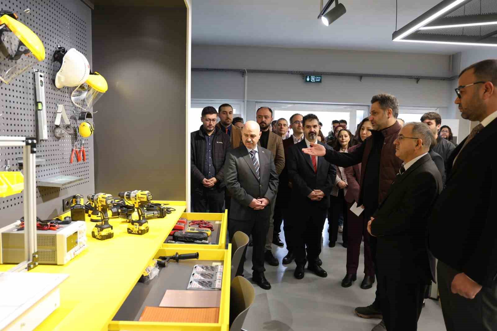 Milli teknoloji atölyesi Düzce Üniversitesi öğrencilerinin hizmetinde
