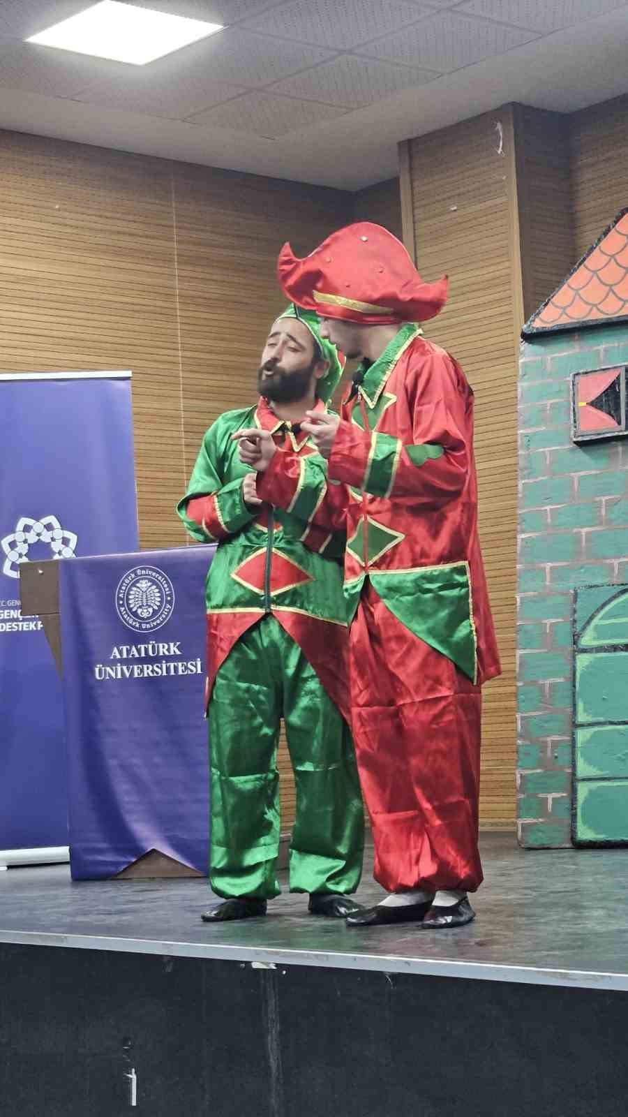 Milli teknoloji hamlesi "Karagöz ve Hacivat" ile tiyatro sahnesinde çocuklarla buluştu
