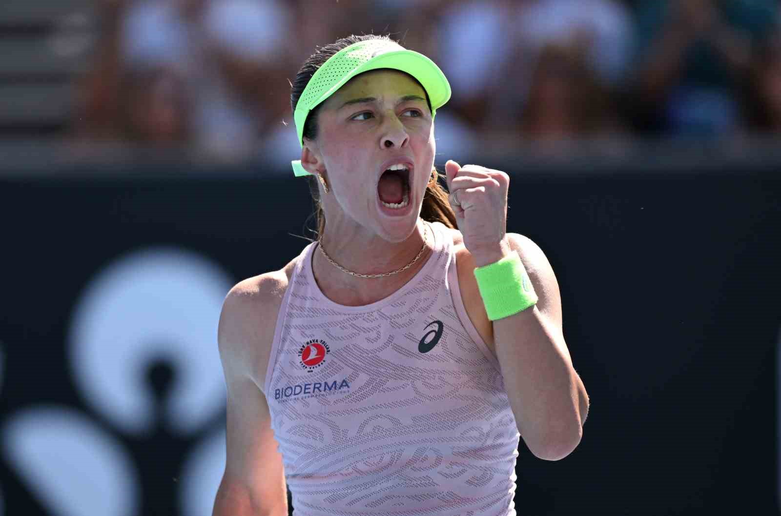 Milli tenisçi Zeynep Sönmez, Avustralya Açık’ta 2. tura yükseldi
