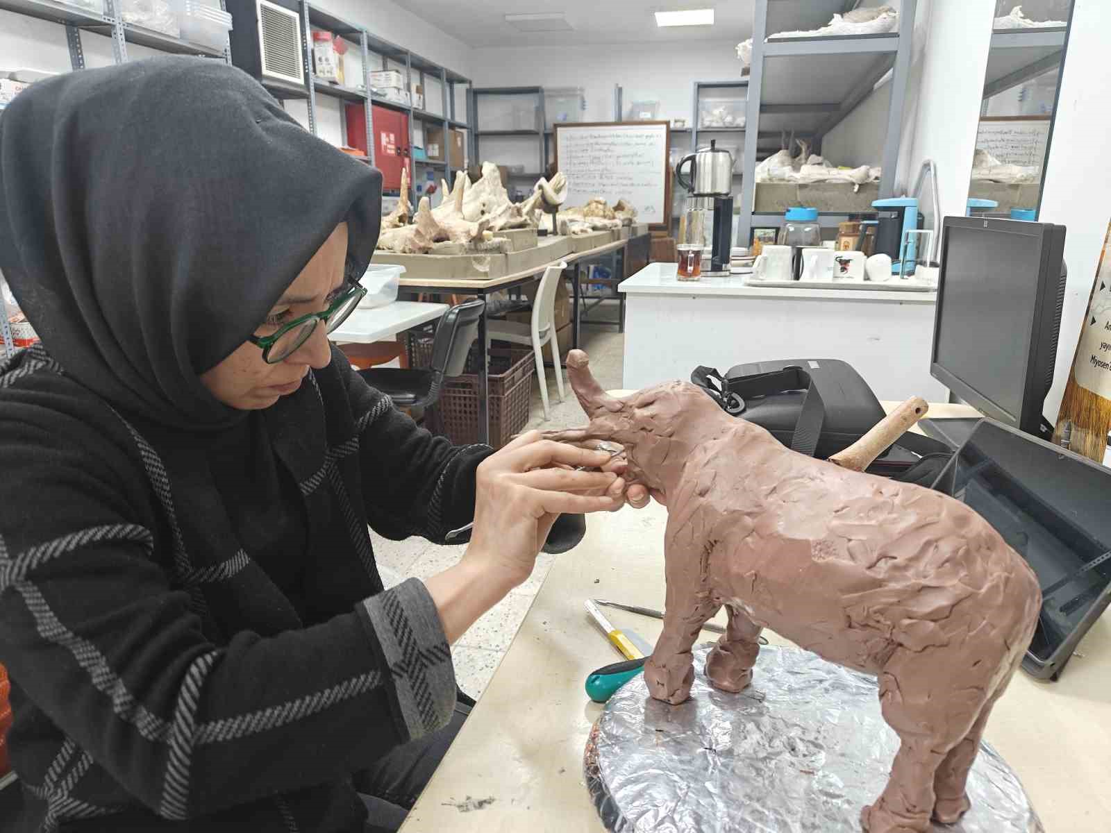 Milyon yıllık tarih minyatürleştiriliyor
