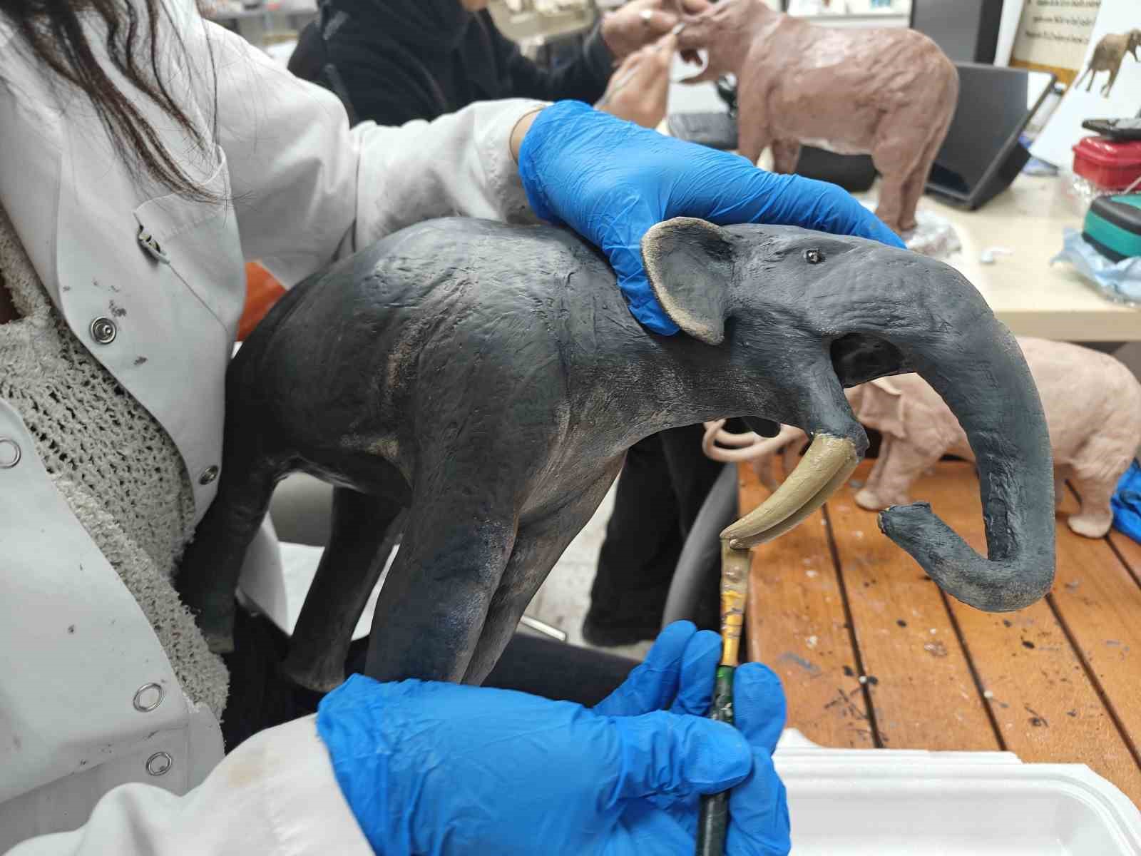 Milyon yıllık tarih minyatürleştiriliyor
