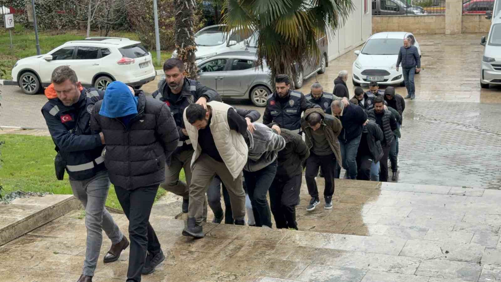 Milyonluk araç vurgunu operasyonunda yakalanan 30 kişiden 13’ü adliyeye sevk edildi
