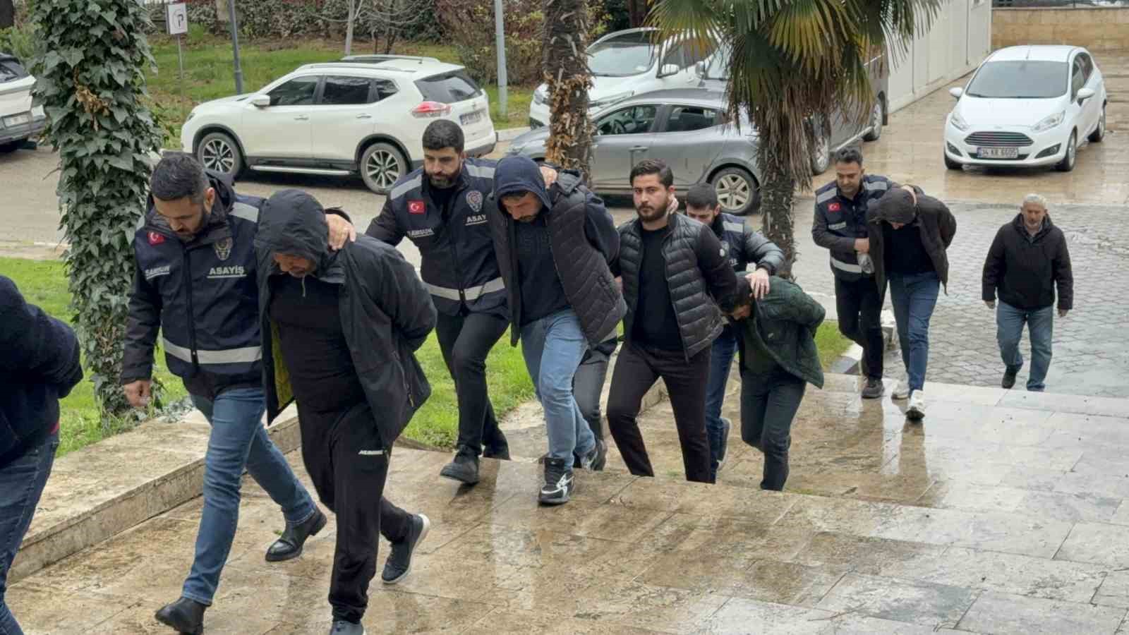 Milyonluk araç vurgunu operasyonunda yakalanan 30 kişiden 13’ü adliyeye sevk edildi
