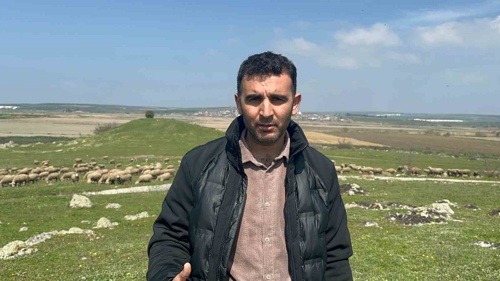 Milyonluk koçun kuzuları için bugünden sıraya girdiler
Milyonluk koçun kuzuları için bugünden sıraya girdiler