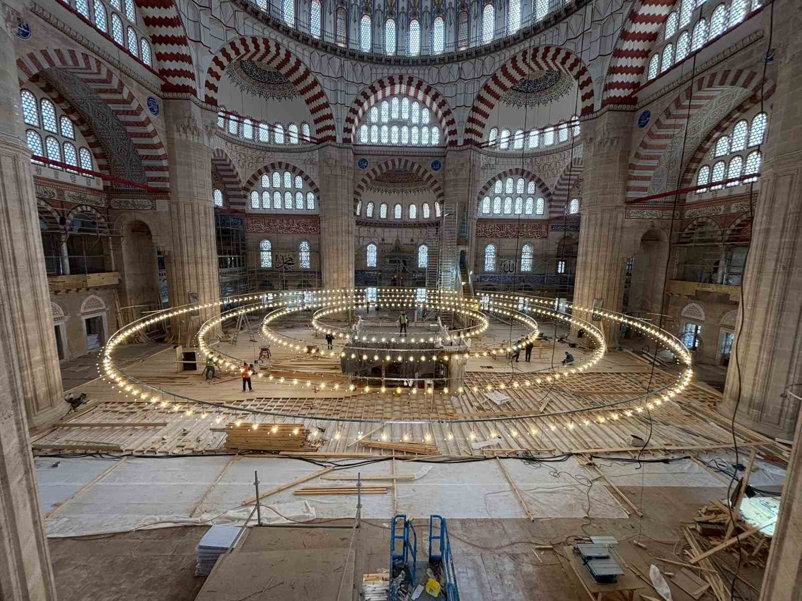 Mimar Sinan’ın ustalık eserini hemşehrileri aydınlattı
Mimar Sinan’ın ustalık eserini hemşehrileri aydınlattı