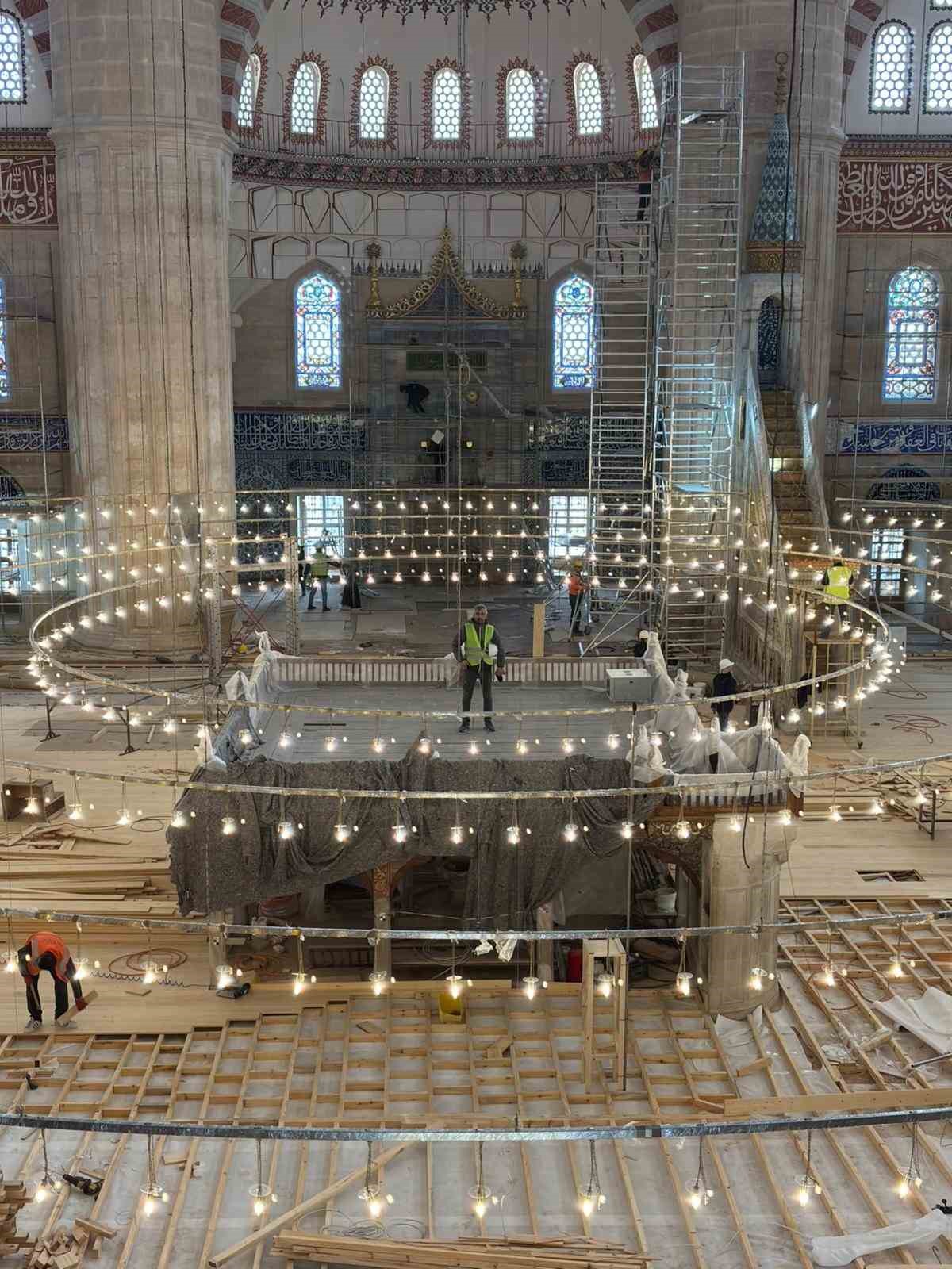 Mimar Sinan’ın ustalık eserini hemşehrileri aydınlattı
Mimar Sinan’ın ustalık eserini hemşehrileri aydınlattı