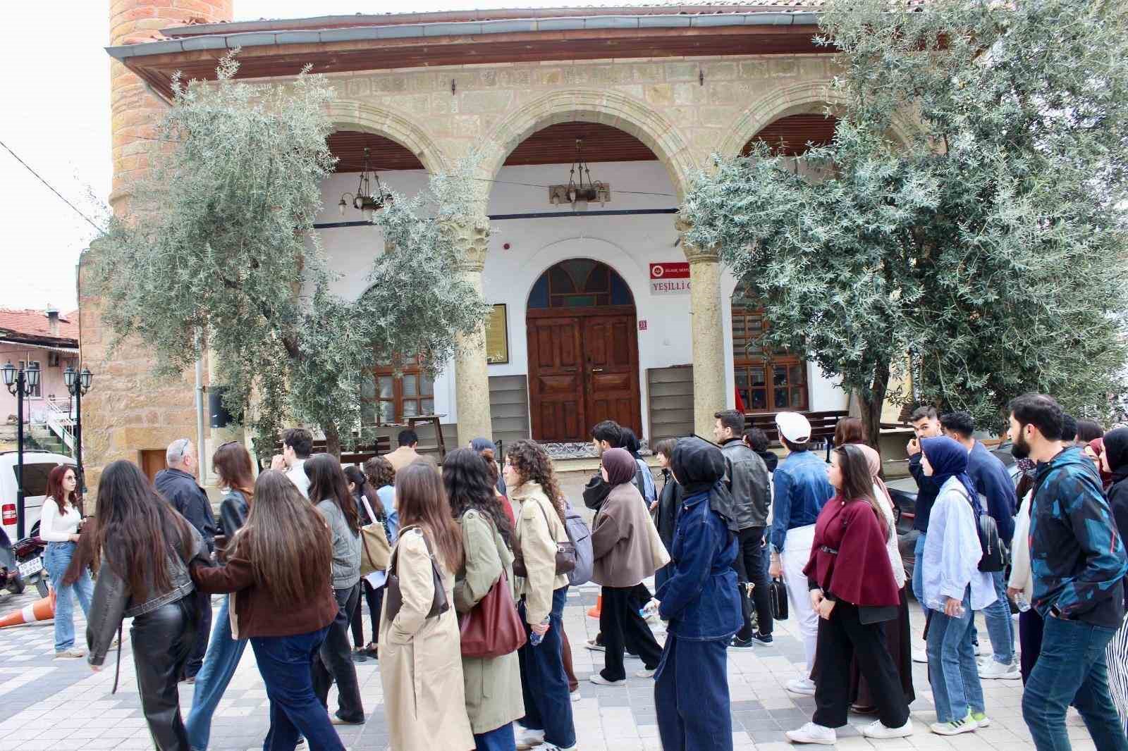 Mimarlar Bigadiç’te Hassa Mimarlar Ocağı’nın mimari eserlerini inceledi
