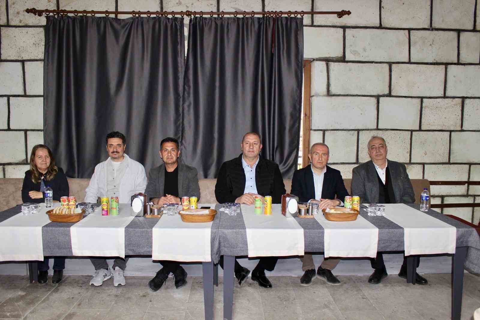 Mimarlar Bigadiç’te Hassa Mimarlar Ocağı’nın mimari eserlerini inceledi
