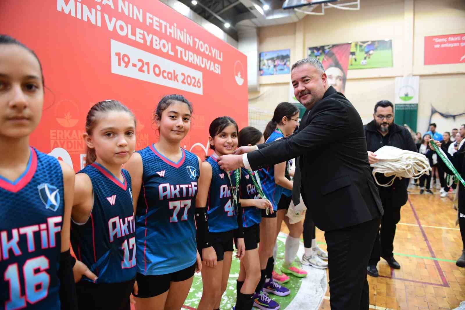Mini Voleybol Turnuvası’nda ödüller sahiplerini buldu
