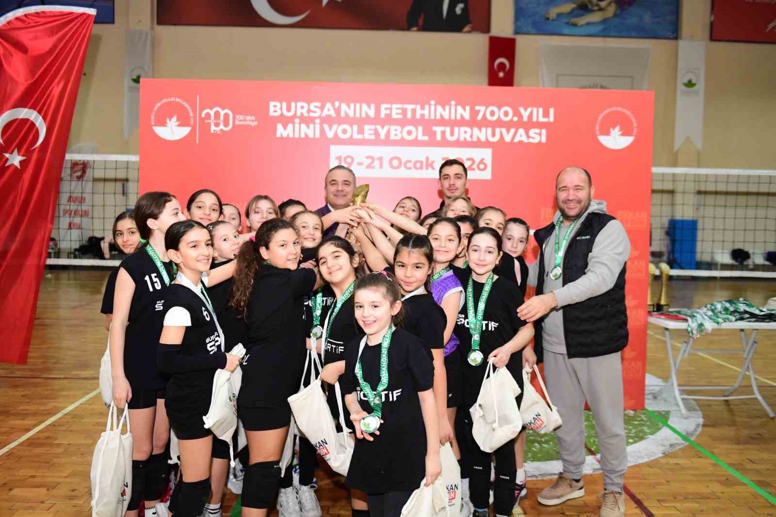 Mini Voleybol Turnuvası’nda ödüller sahiplerini buldu
