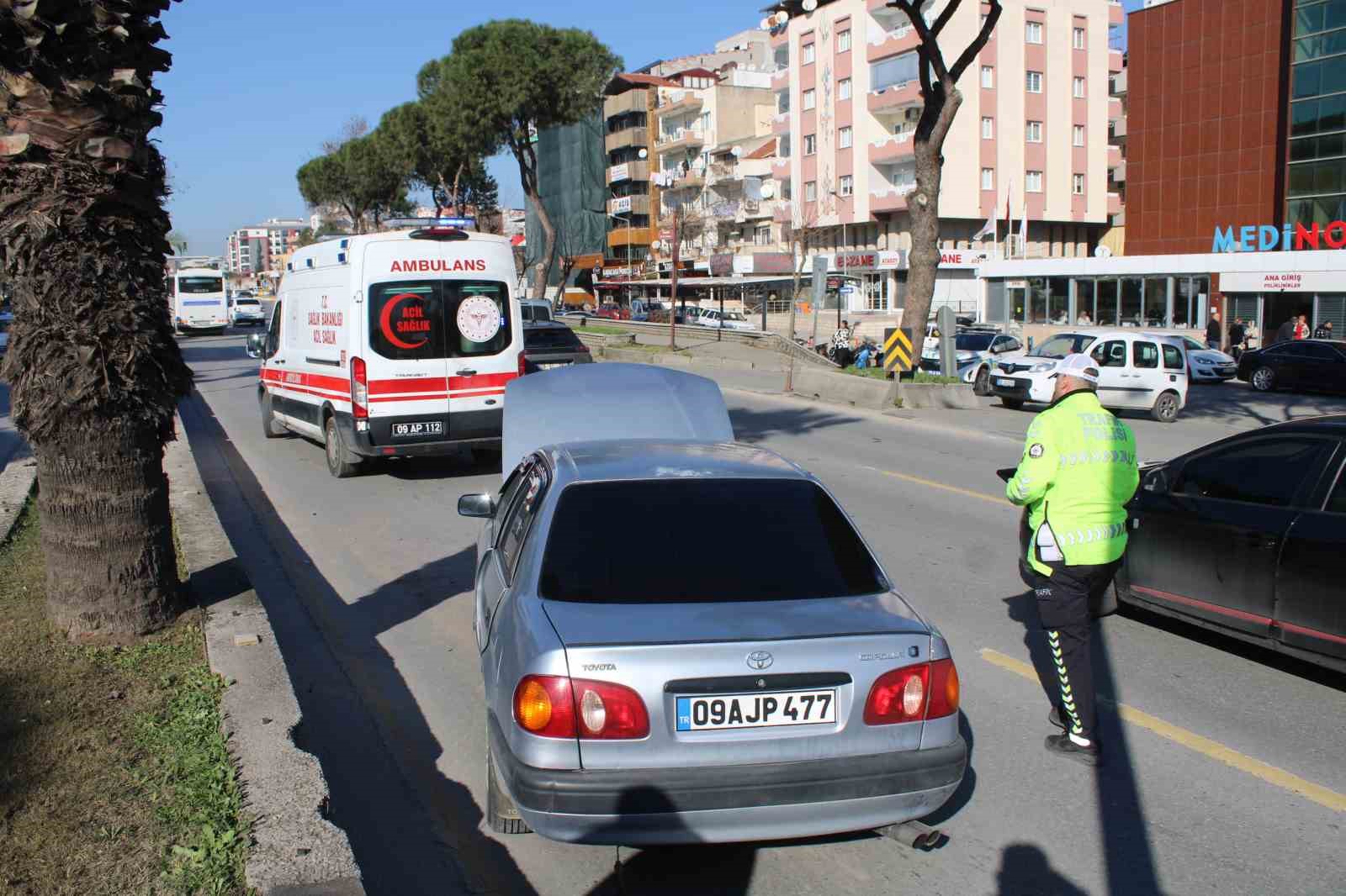 Minibüs ile otomobil çarpıştı: 1 yaralı
