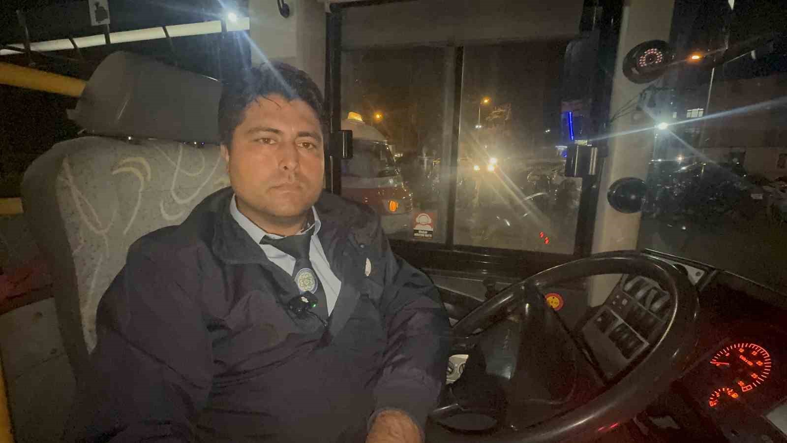 Minibüste fenalaşan öğrenciyi hastaneye yetiştiren şoför Gönen: "İnsanlık vazifemi yaptım"
