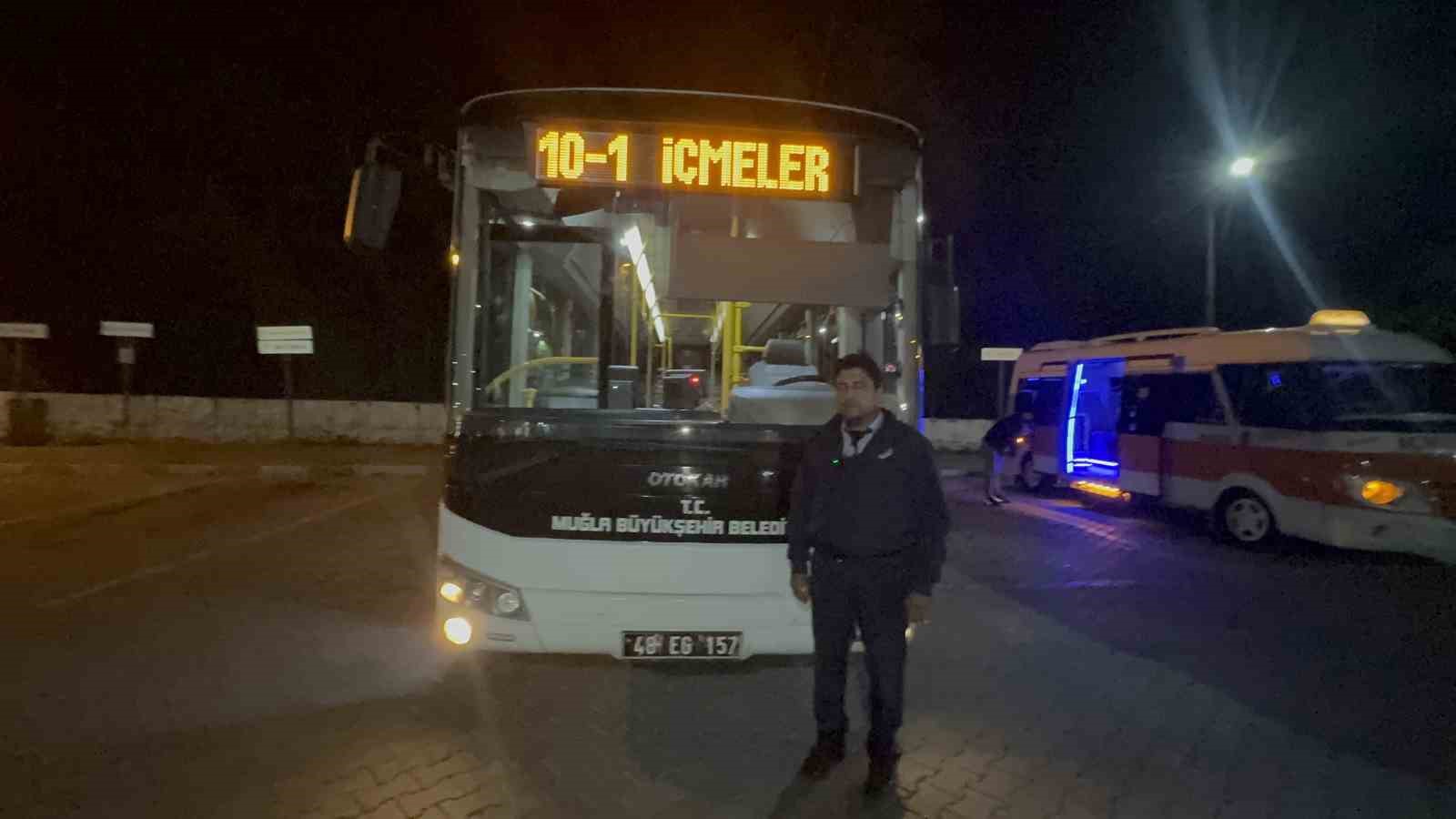 Minibüste fenalaşan öğrenciyi hastaneye yetiştiren şoför Gönen: "İnsanlık vazifemi yaptım"
