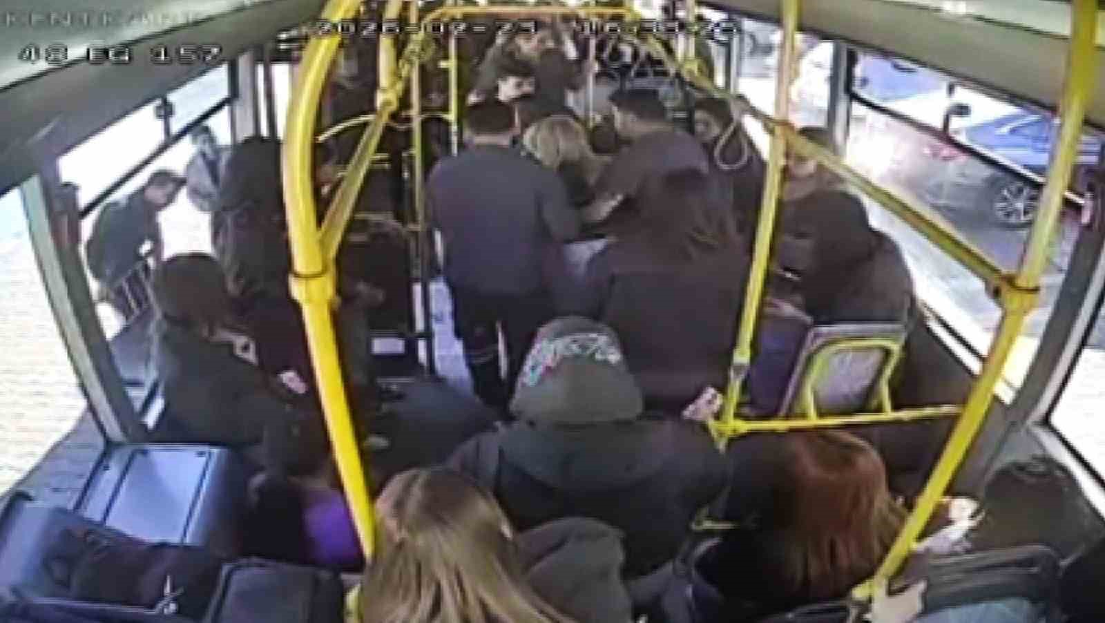 Minibüste rahatsızlanan yolcu için güzergahını değiştirdi, hastaneye yetiştirdi
