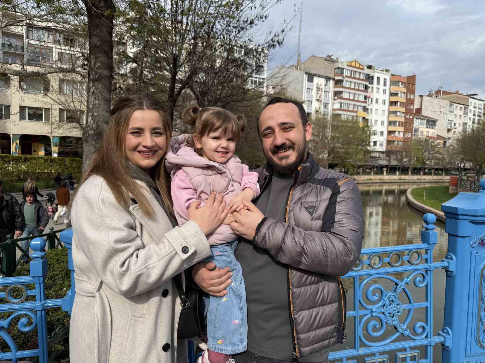 Minik ayakları ile uyduğu ritimler binlerce beğeni aldı
