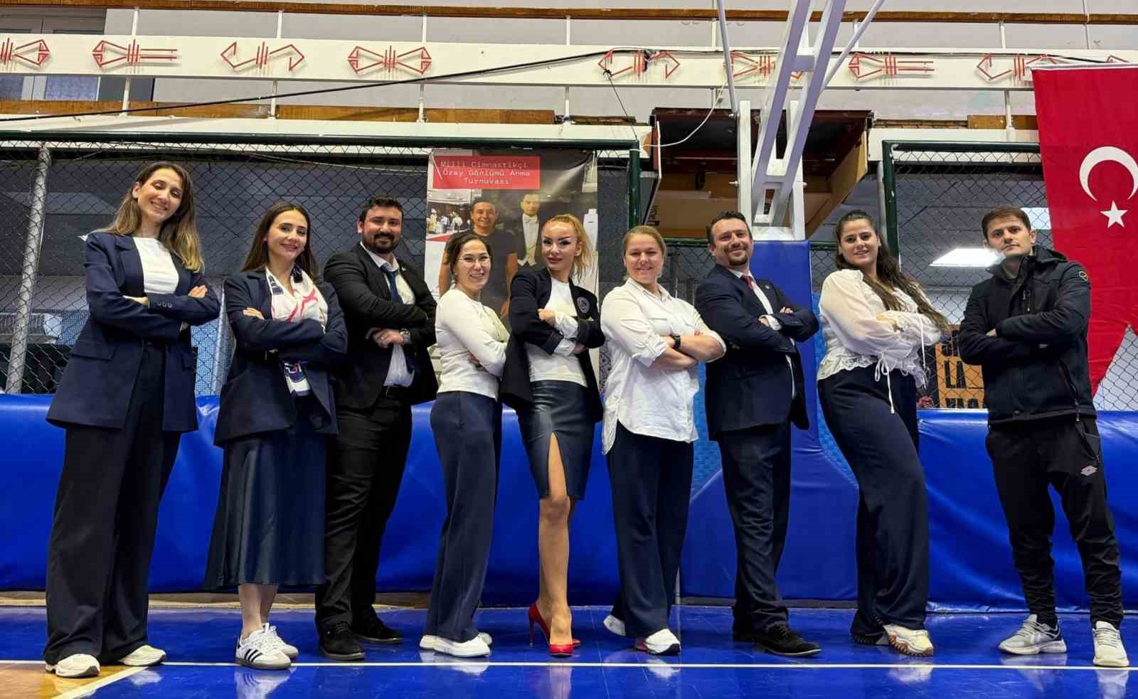 Minik cimnastikçilerden Özay Gönlüm’e vefa
