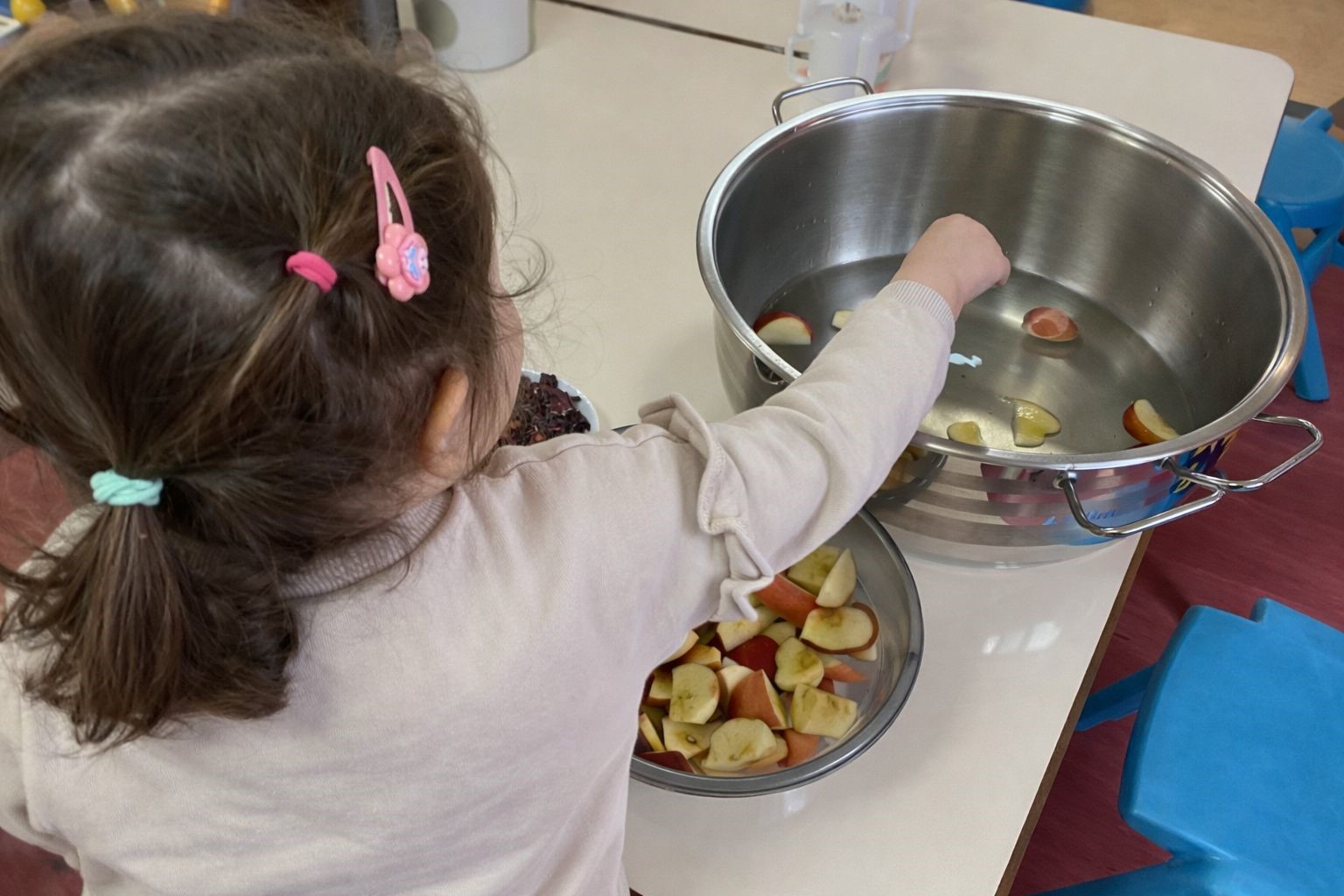 ’Minik Eller’ şerbet hazırladı
