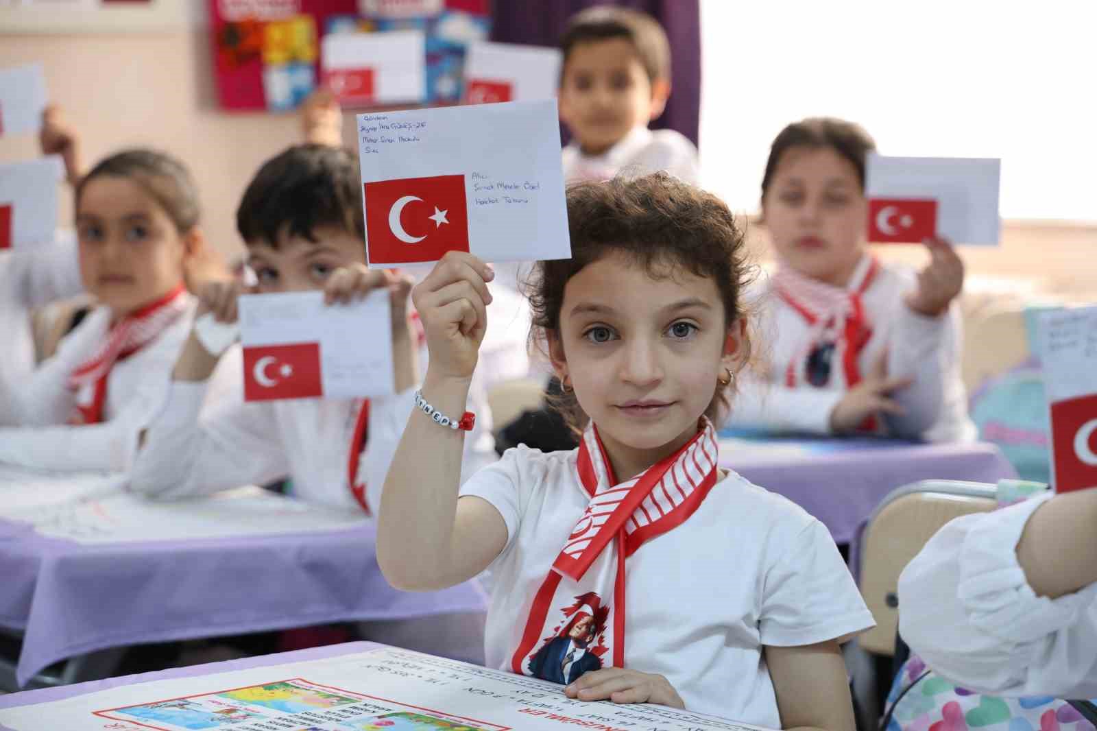 Minik eller yiğit yürekler için mektup yazdı, yigitlerin cevabı gecikmedi
