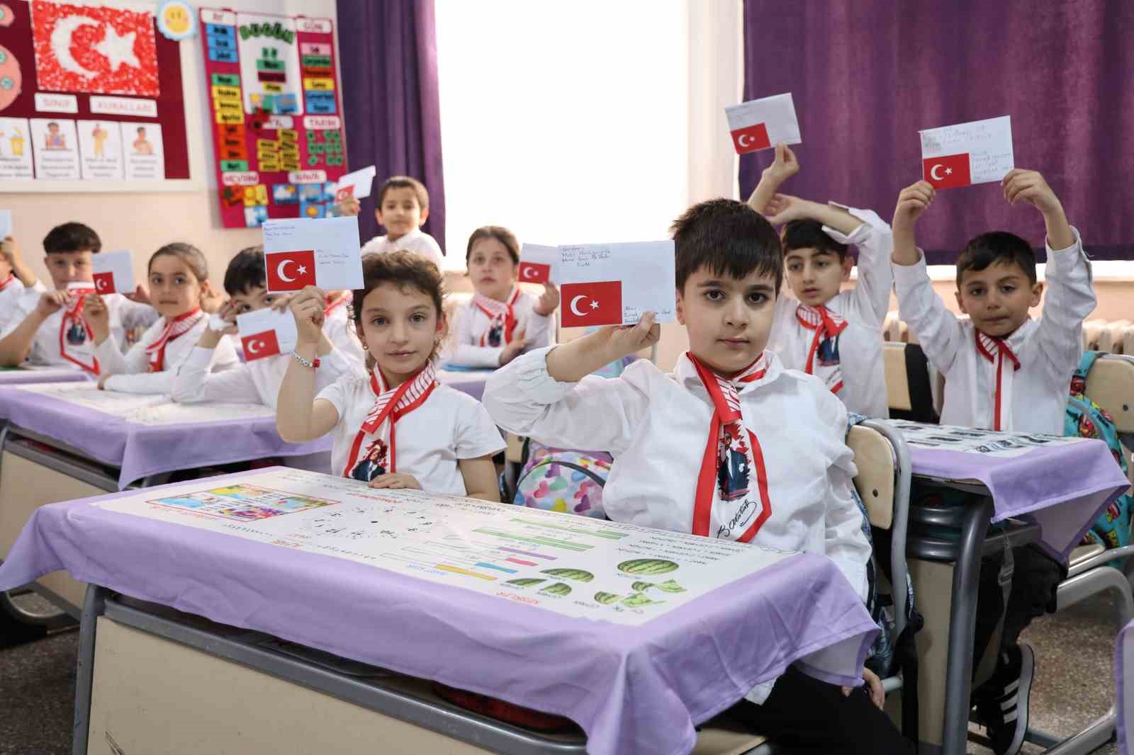 Minik eller yiğit yürekler için mektup yazdı, yigitlerin cevabı gecikmedi
