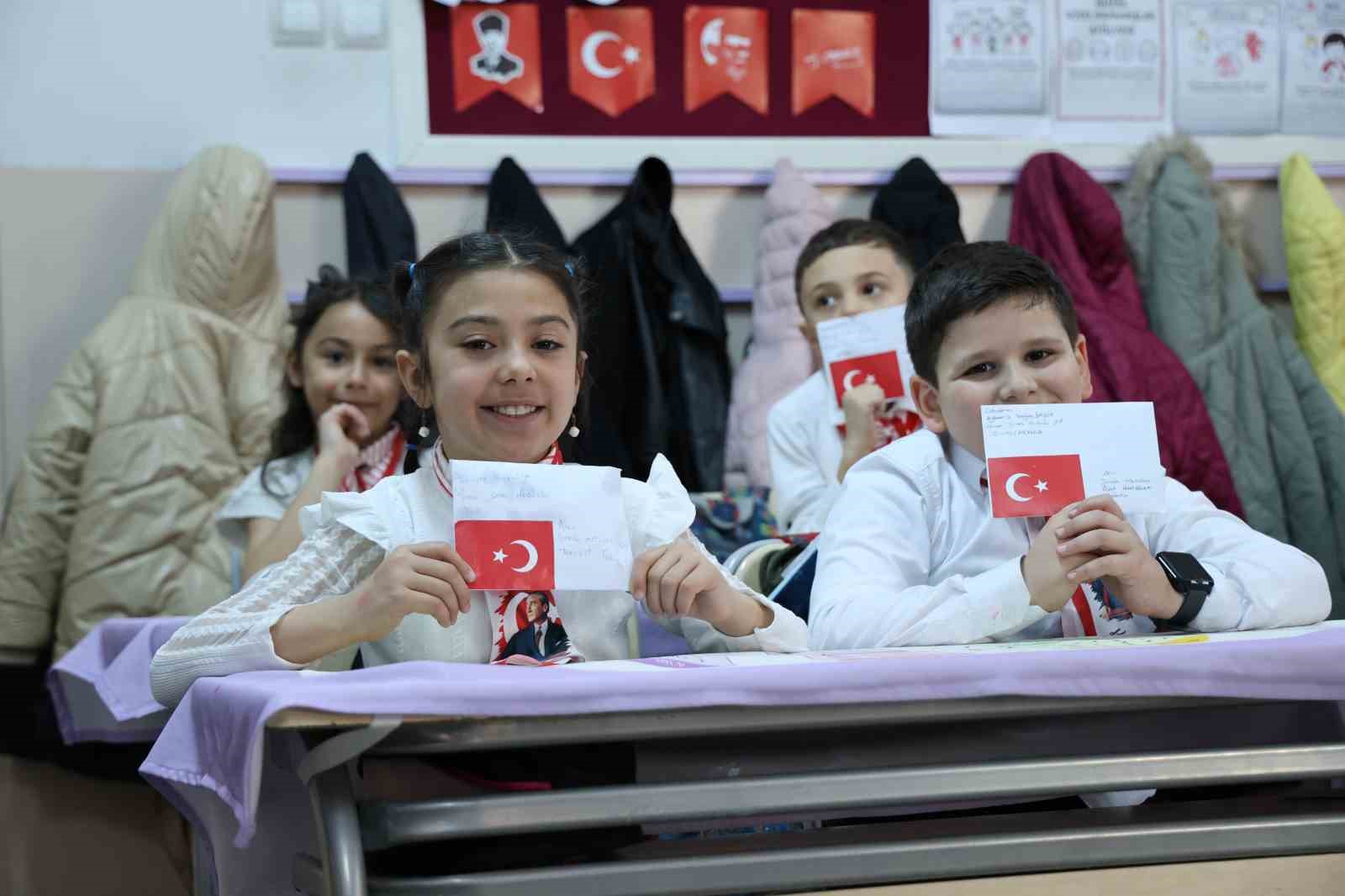 Minik eller yiğit yürekler için mektup yazdı, yigitlerin cevabı gecikmedi
