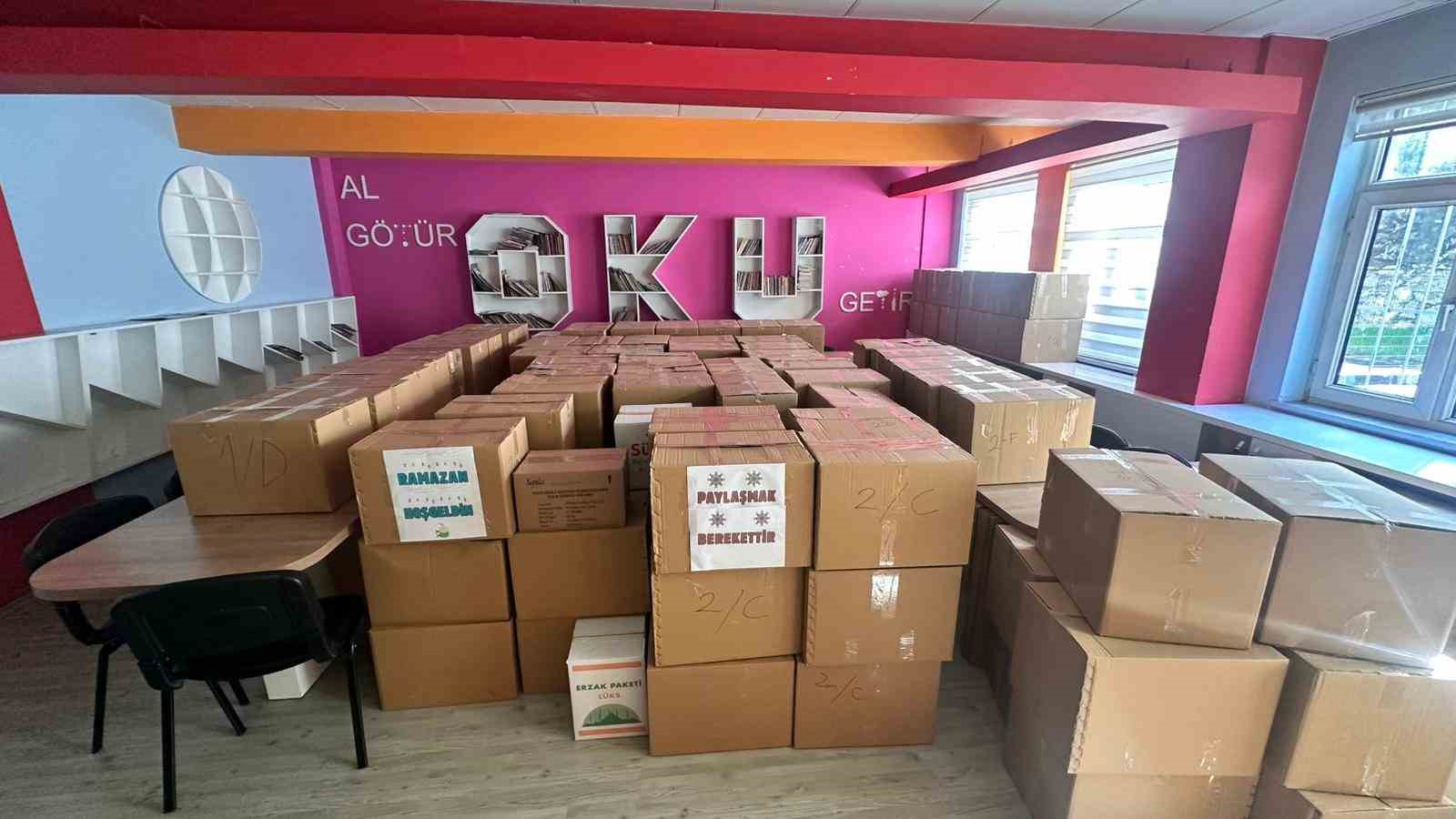 Minik ellerin büyük yüreği
