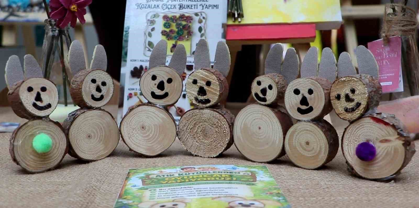 Minik ellerin doğaya dokunuşu
