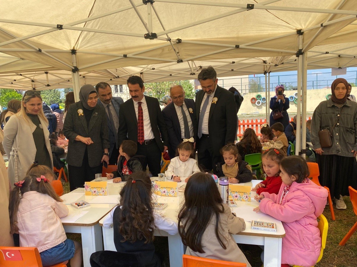 Minik öğrenciler hayallerini kağıda çizdi
