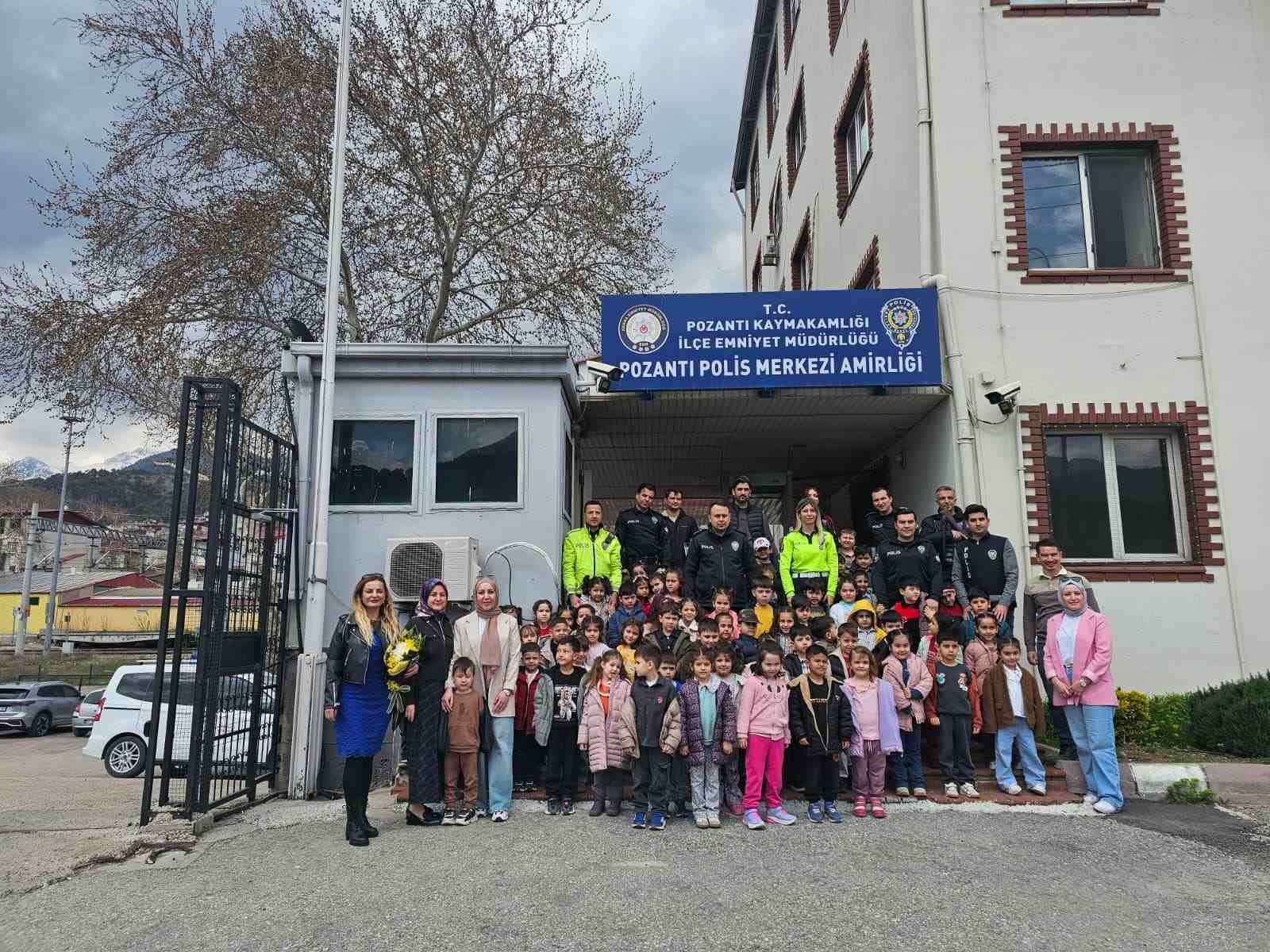 Minik öğrenciler, polisliği öğrendi
