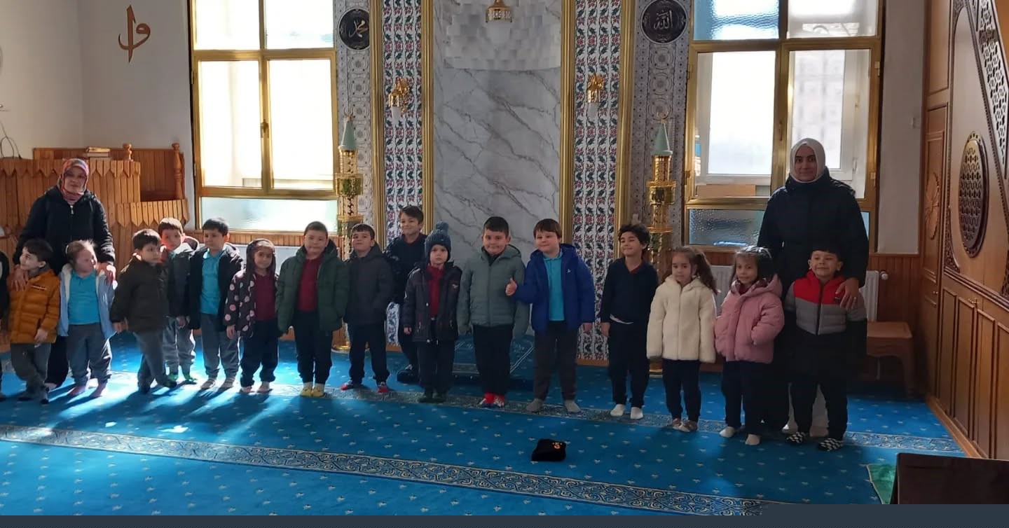 Minik öğrencilerden Hacı Seyit Camii’ne ziyaret
