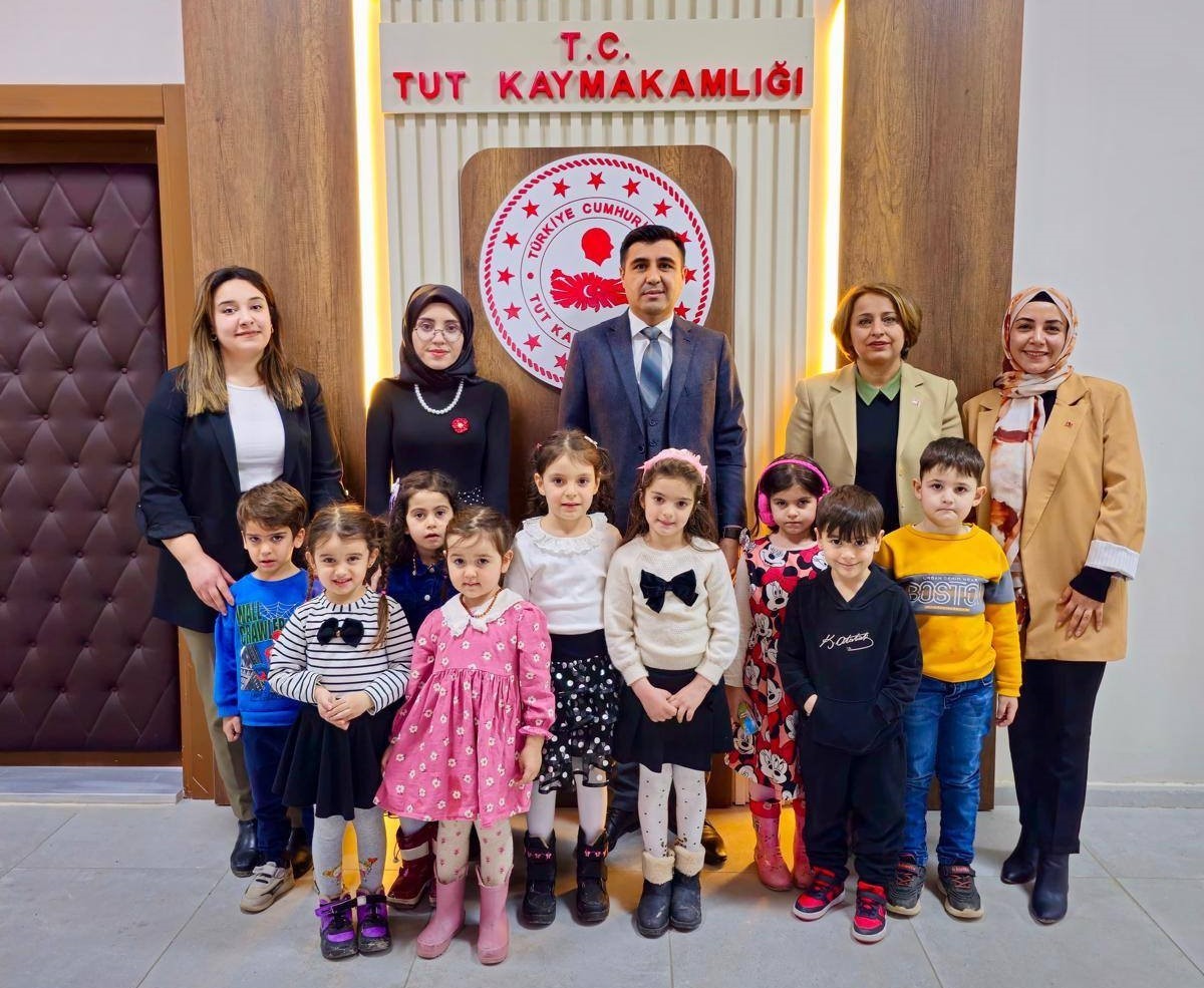 Minik öğrencilerden Kaymakam Güngör’e anlamlı ziyaret
