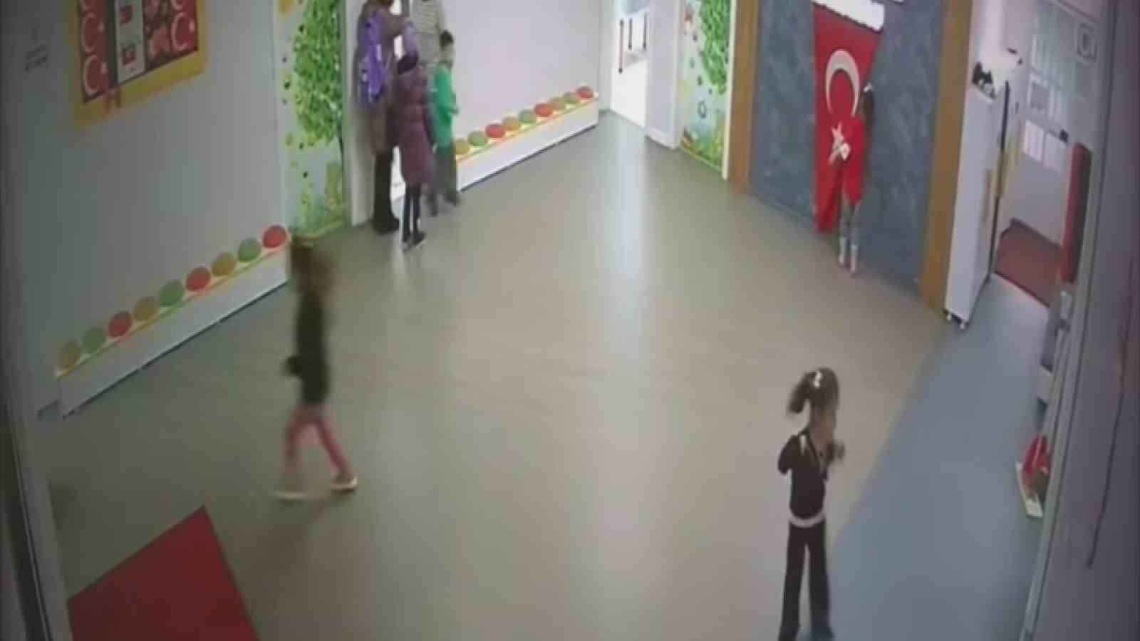 Minik öğrencilerin bayrak hassasiyeti duygulandırdı
