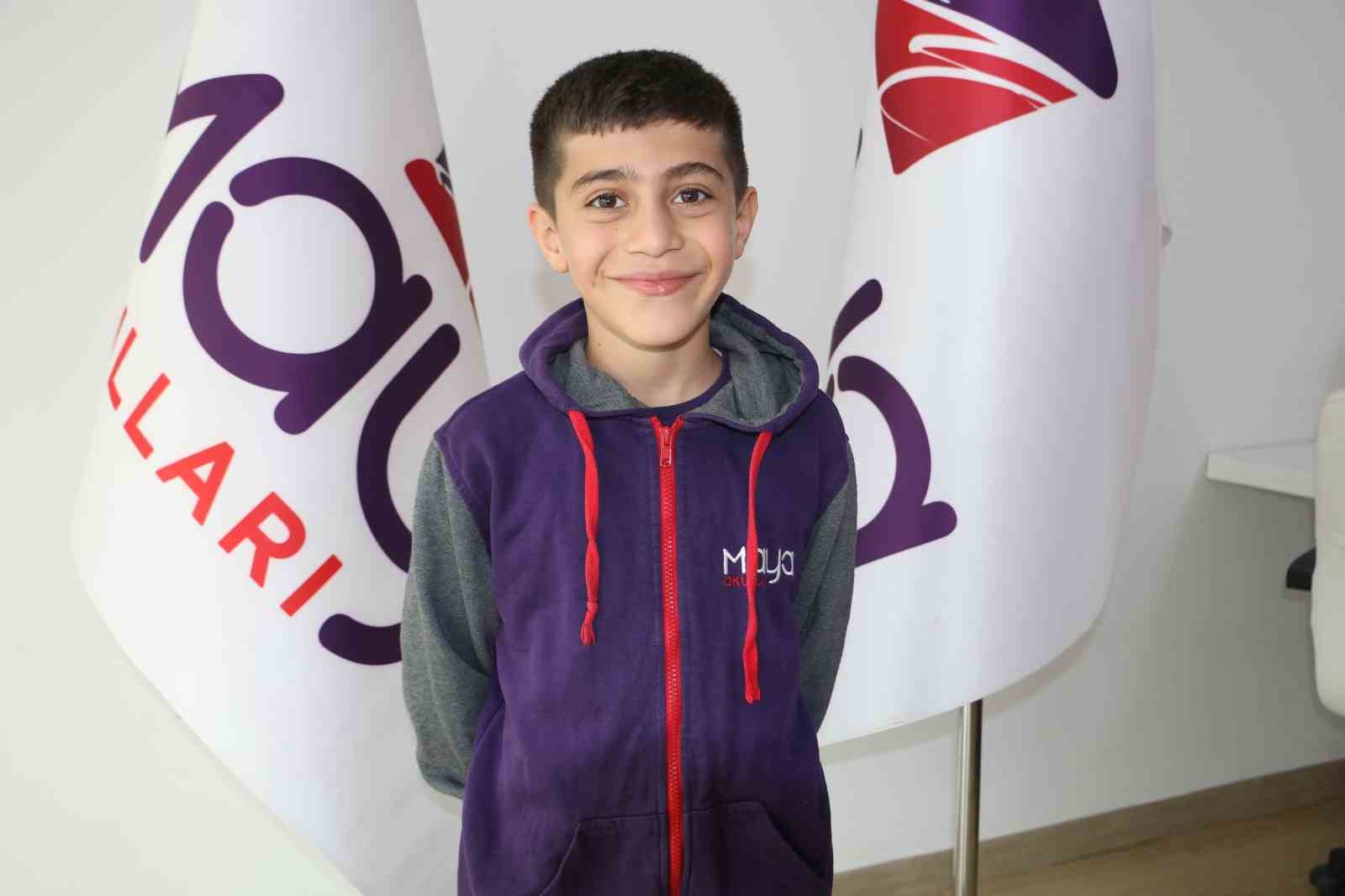 Minik öğrencilerin ’demokrasi’ heyecanı
