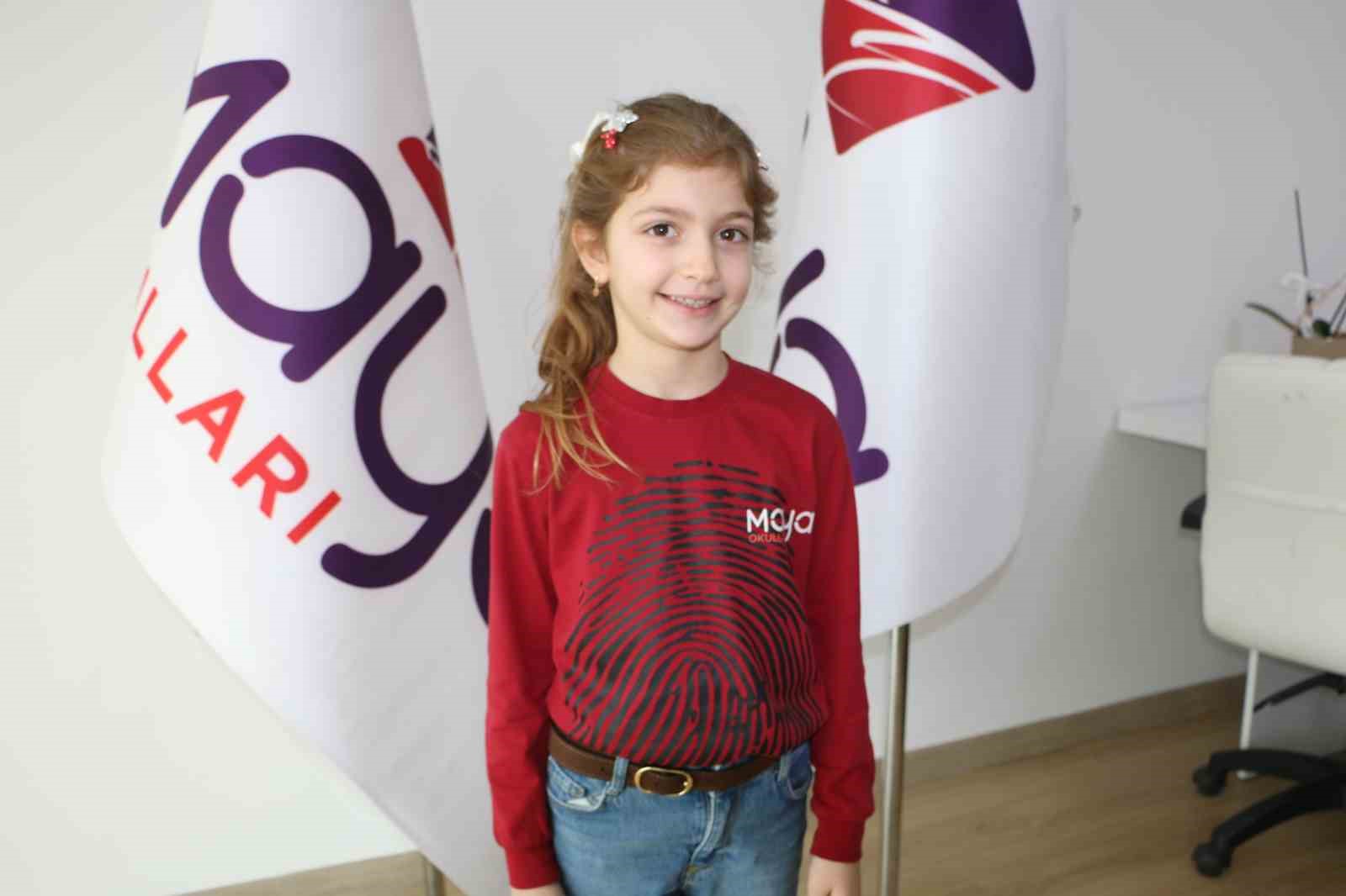 Minik öğrencilerin ’demokrasi’ heyecanı
