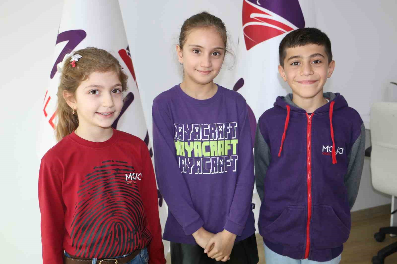 Minik öğrencilerin ’demokrasi’ heyecanı
