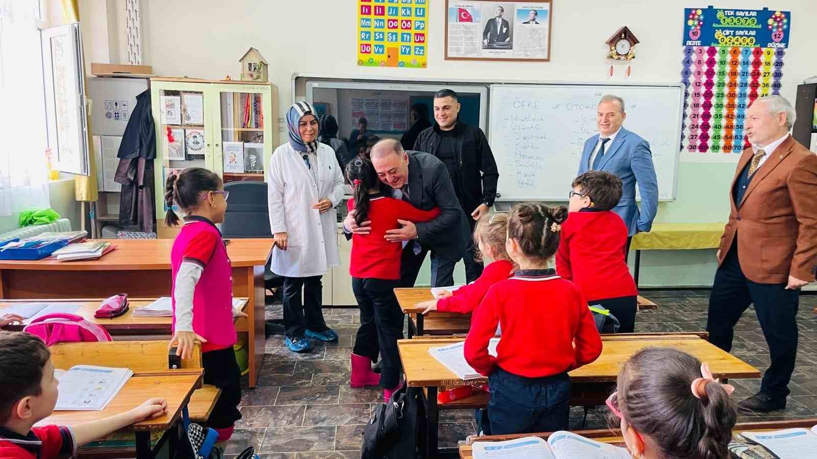 Minik öğrencinin mektubu kaymakam Cantürk’ü sınıfa getirdi
