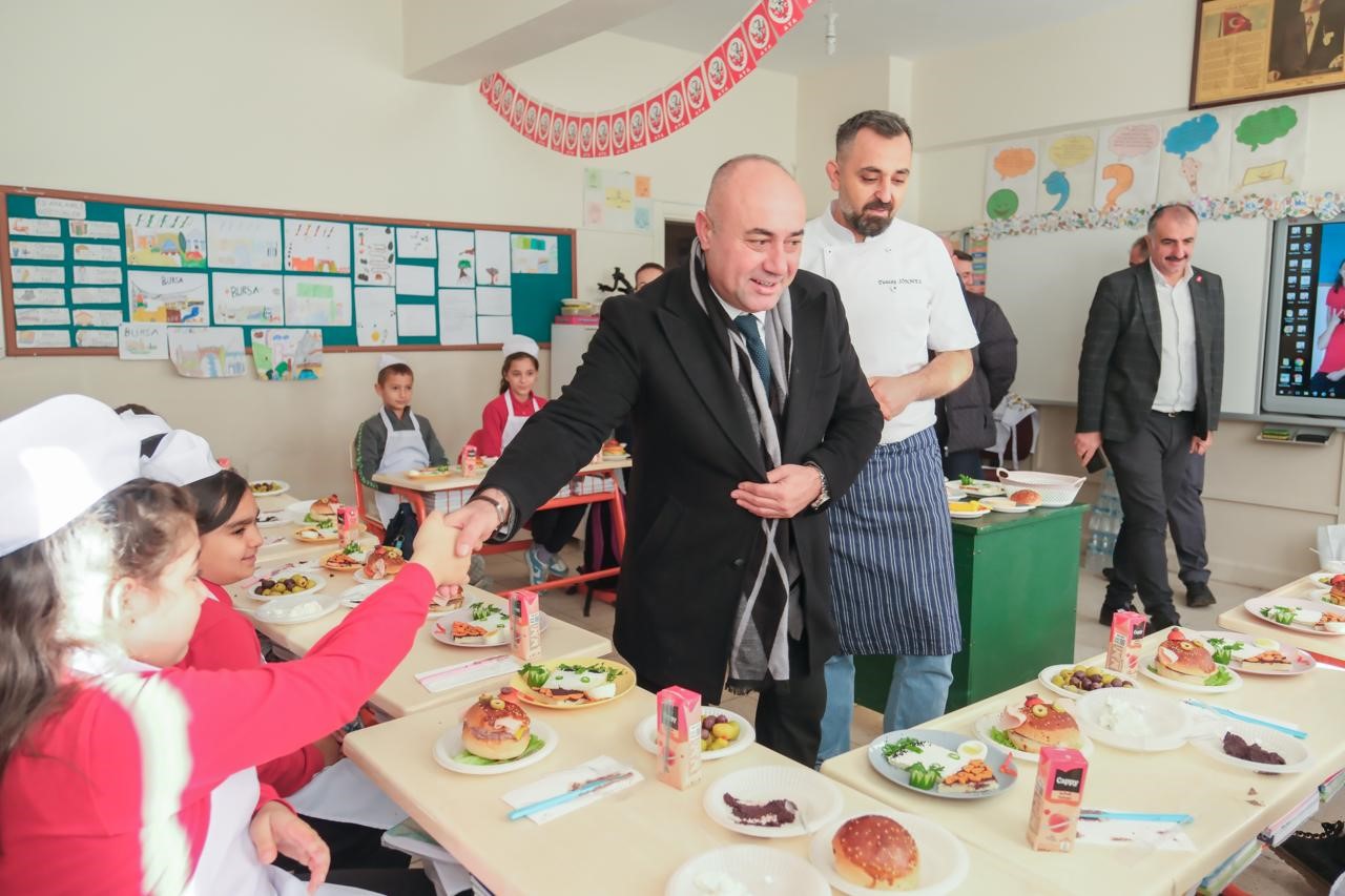 Minik Şeflerle Zeytinli Tarifler’in ilk durağı Dereköy İlköğretim Okulu oldu
