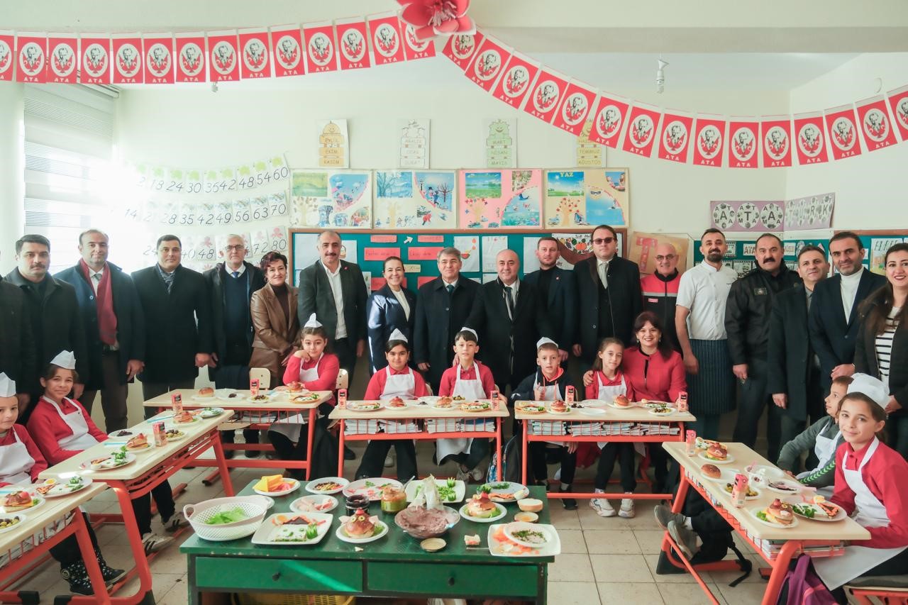 Minik Şeflerle Zeytinli Tarifler’in ilk durağı Dereköy İlköğretim Okulu oldu
