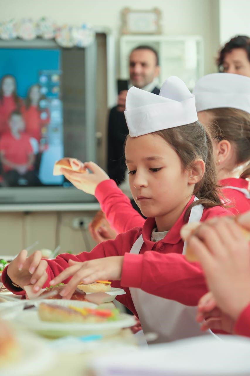 Minik Şeflerle Zeytinli Tarifler’in ilk durağı Dereköy İlköğretim Okulu oldu
