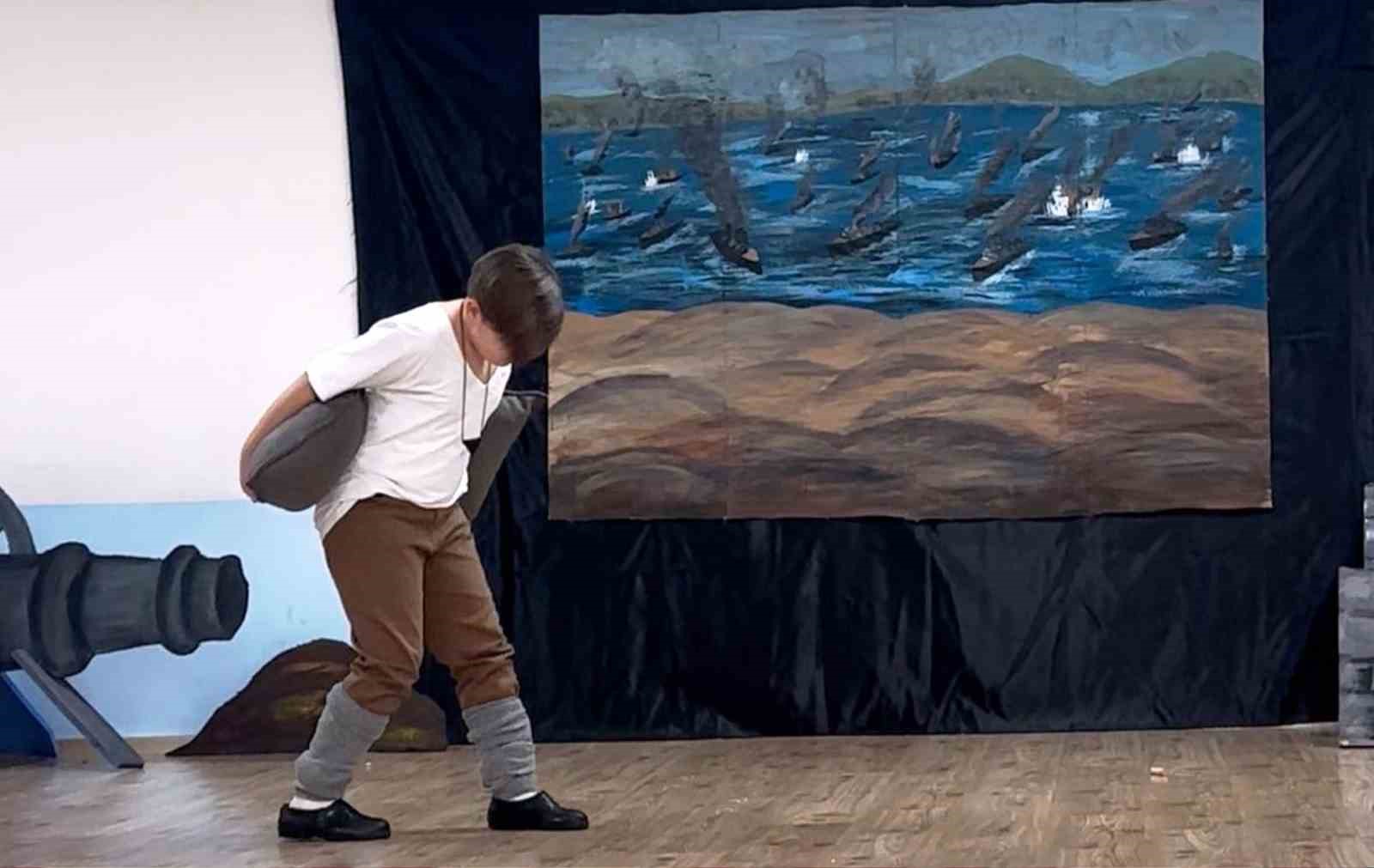 Minik yürekler, Çanakkale ruhunu sahneye taşıdı
