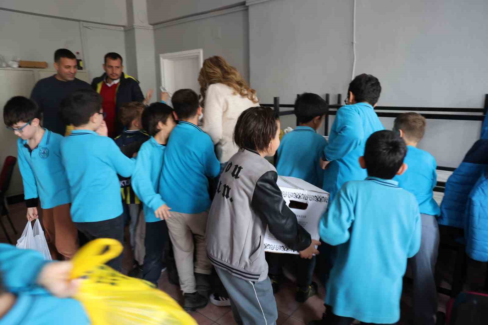 Minik yüreklerden büyük dayanışma
Minik yüreklerden büyük dayanışma