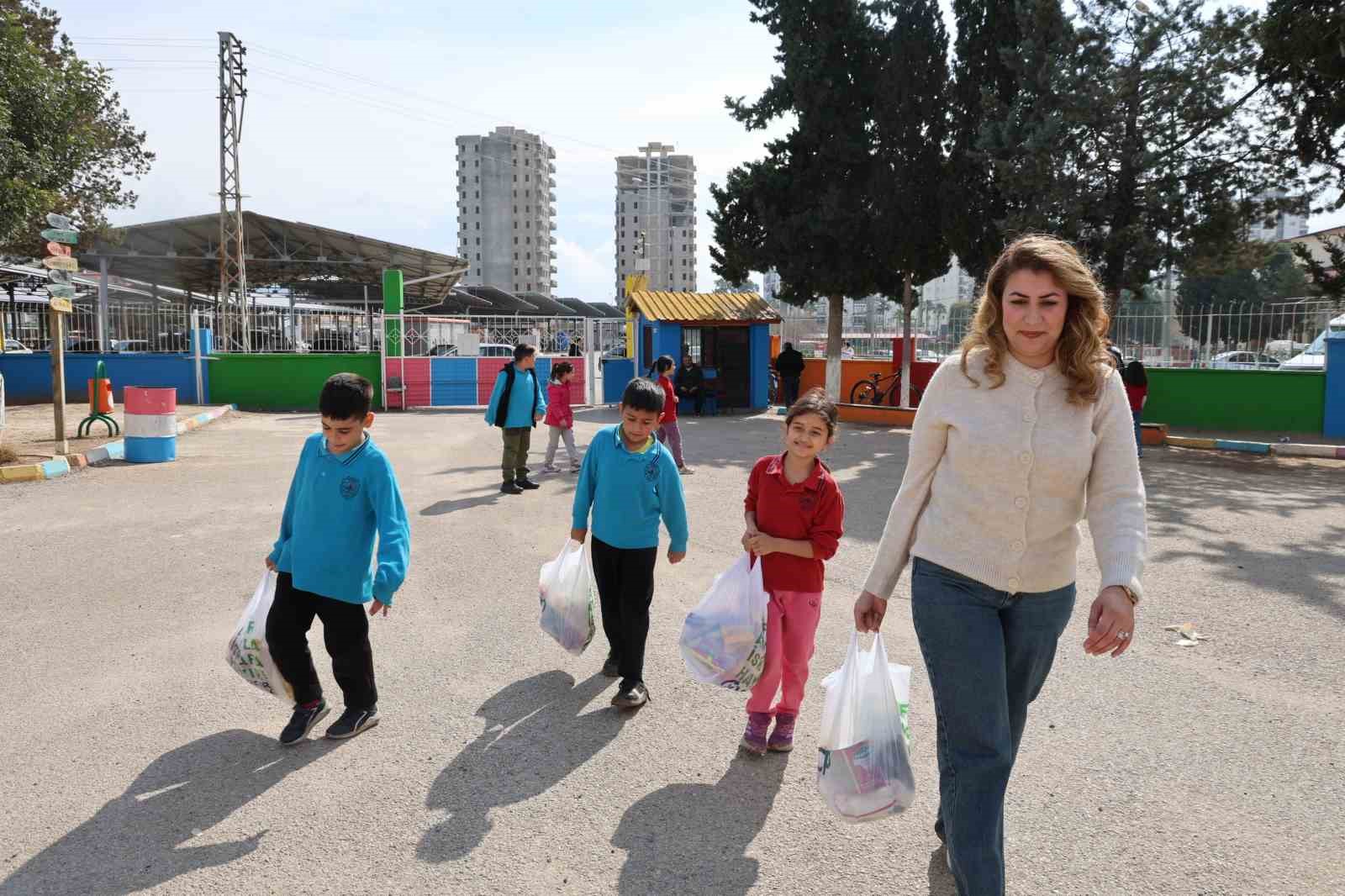 Minik yüreklerden büyük dayanışma
Minik yüreklerden büyük dayanışma