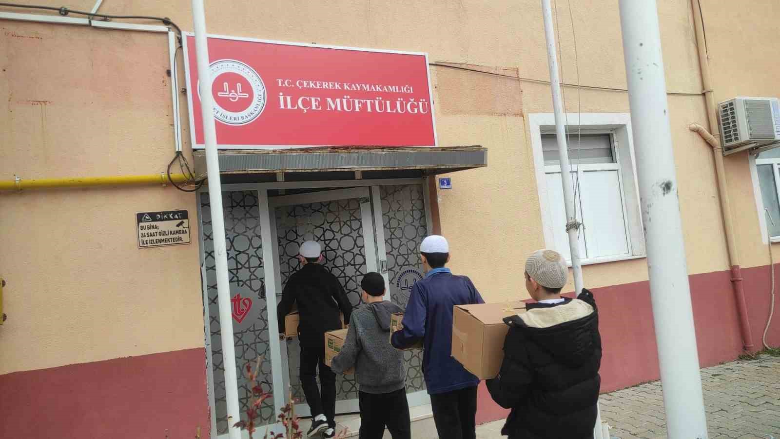 Minik yüreklerden büyük vefa: Kur’an kursu öğrencileri Ramazan sevinicini paylaştı
