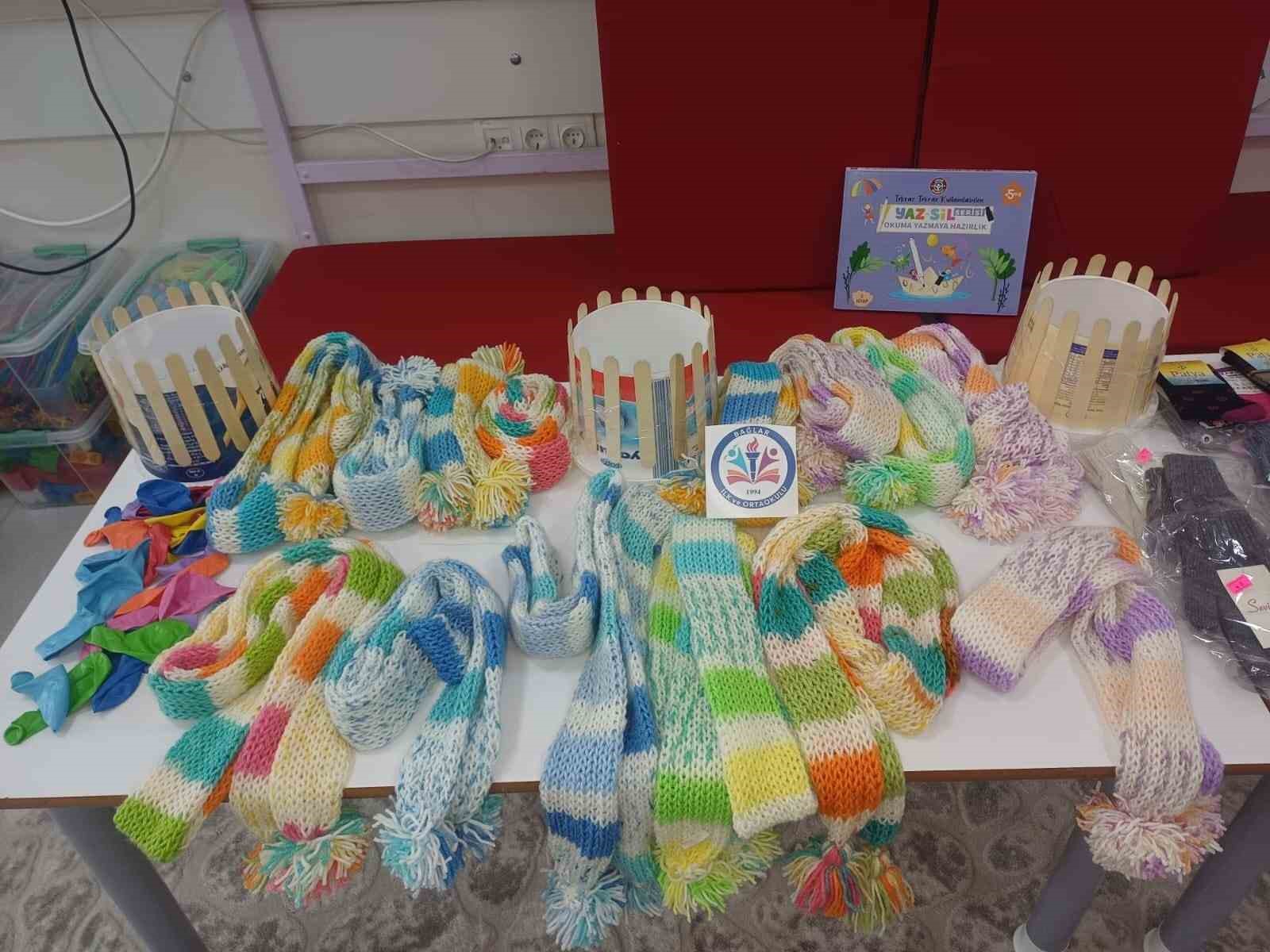 Minik yüreklerden depremzede çocuklara "Gönül Atkısı"
