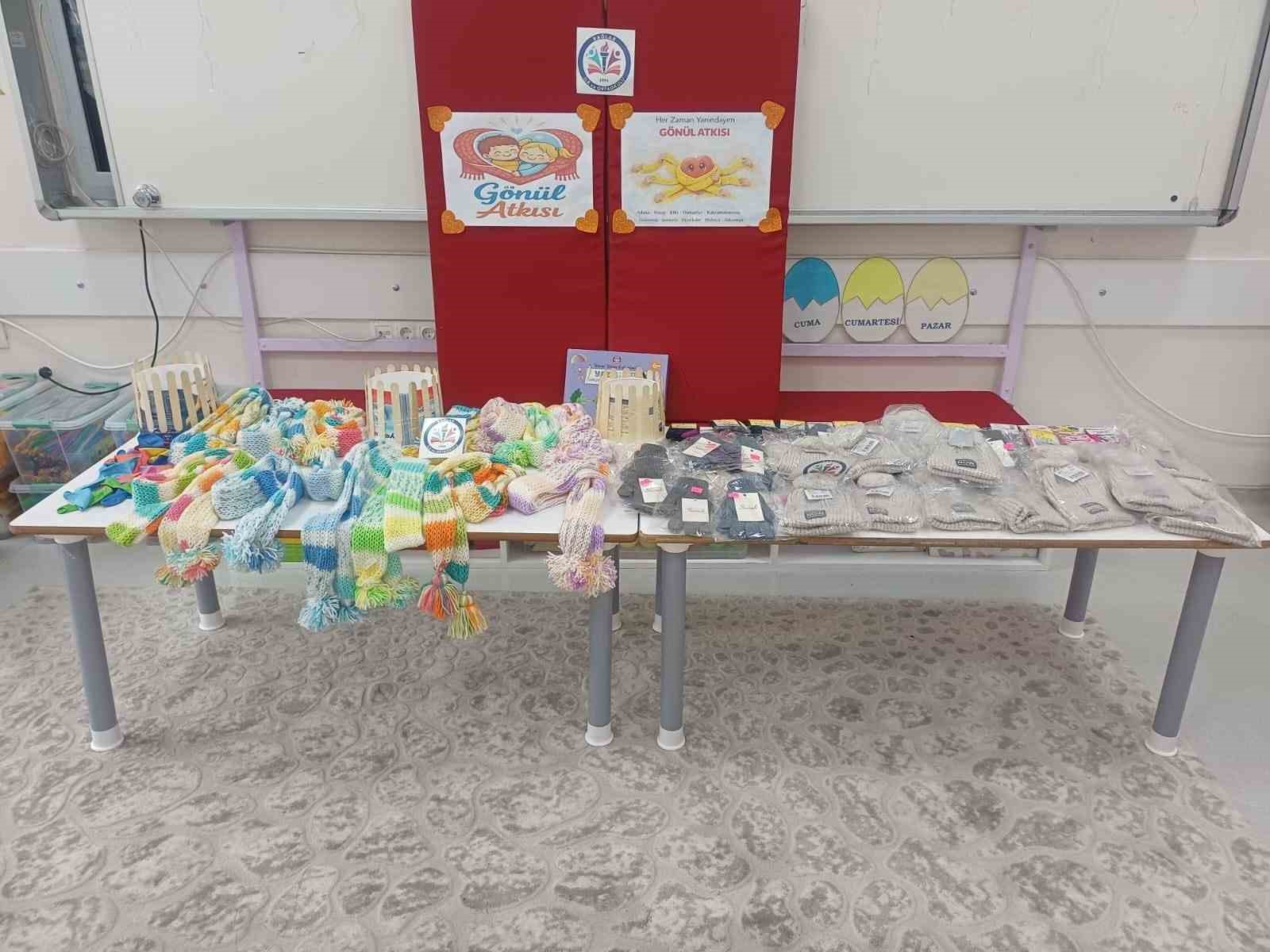 Minik yüreklerden depremzede çocuklara "Gönül Atkısı"
