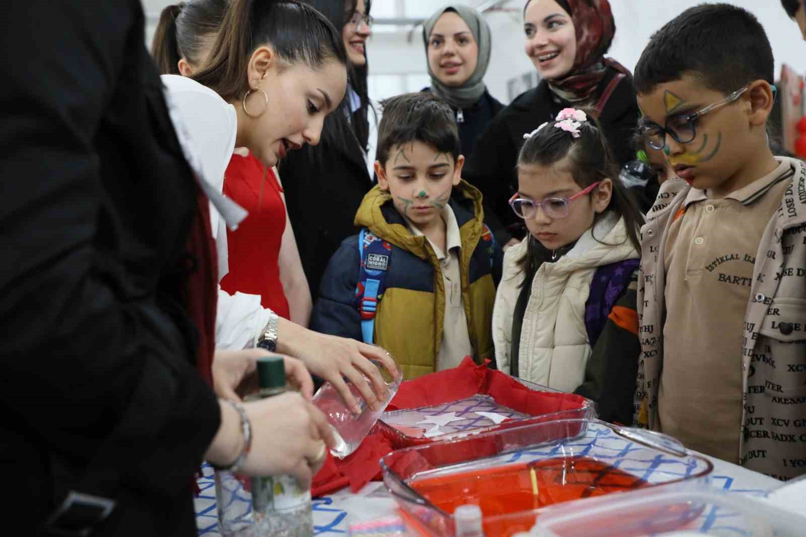 Minikler için üniversitede şenlik
