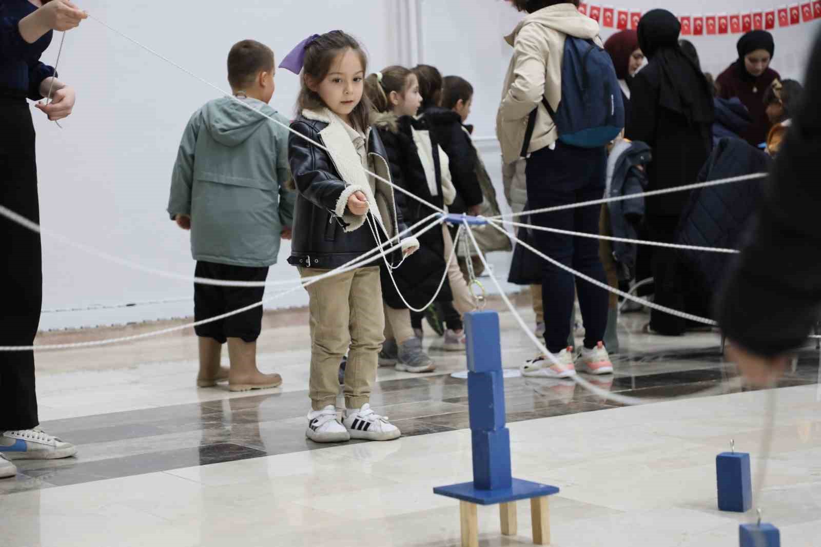 Minikler için üniversitede şenlik
