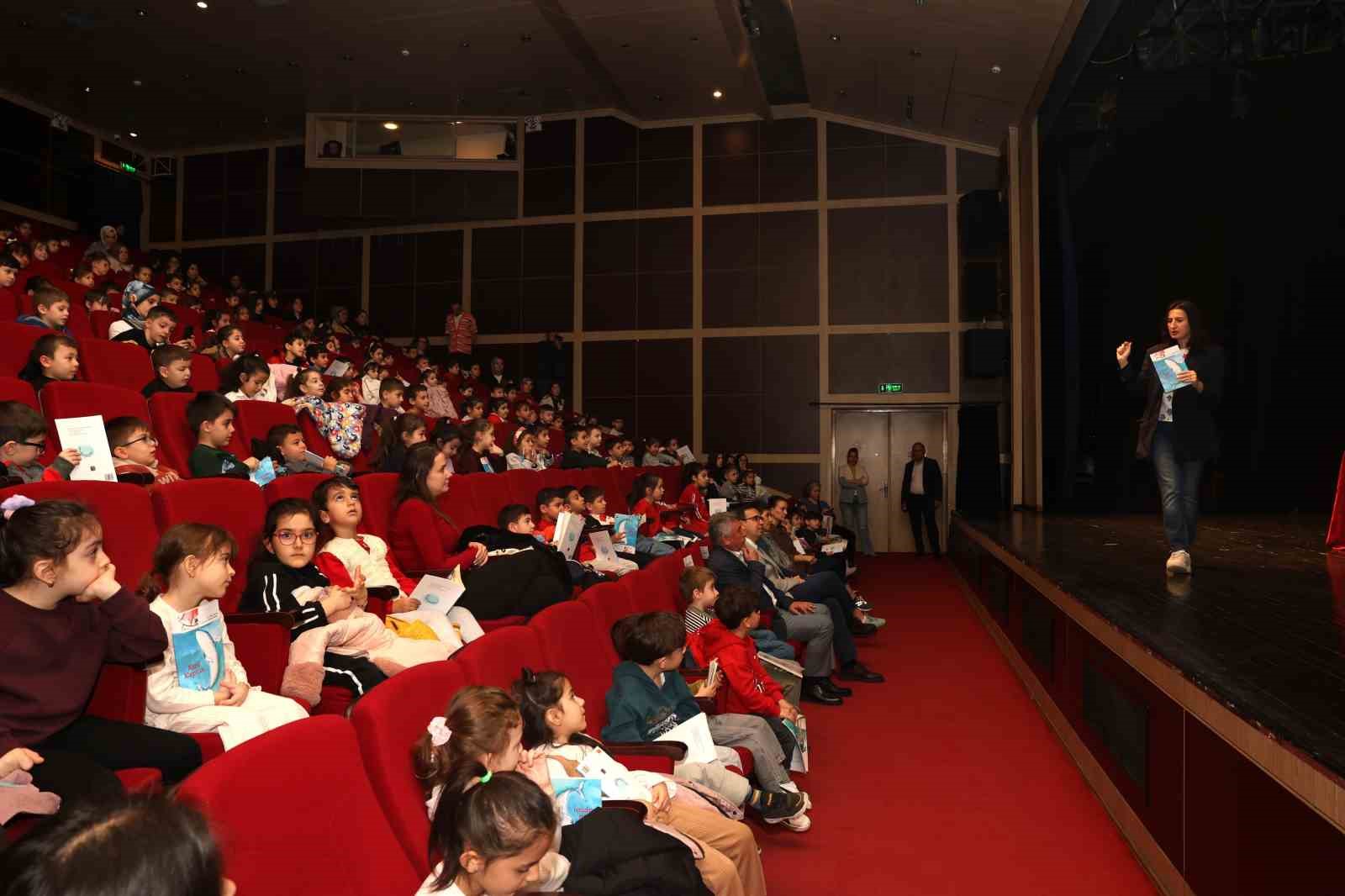 Minikler, "Kızıl Kaptan" ile hayal yolculuğuna çıktı
