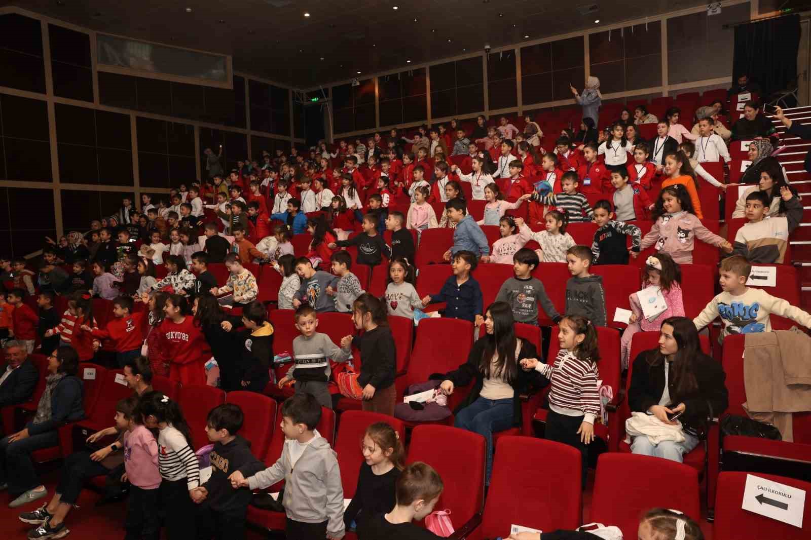 Minikler, "Kızıl Kaptan" ile hayal yolculuğuna çıktı
